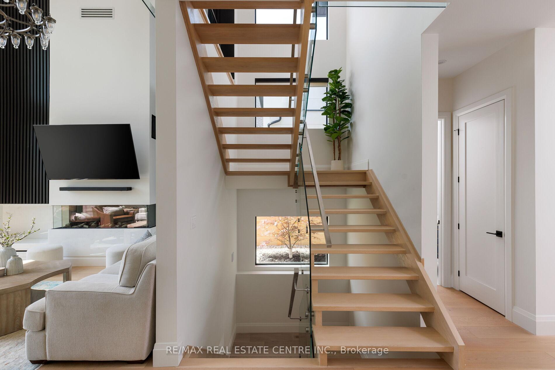 Photo 19 of 176 Weybourne Road, Oakville, West — HOMEH