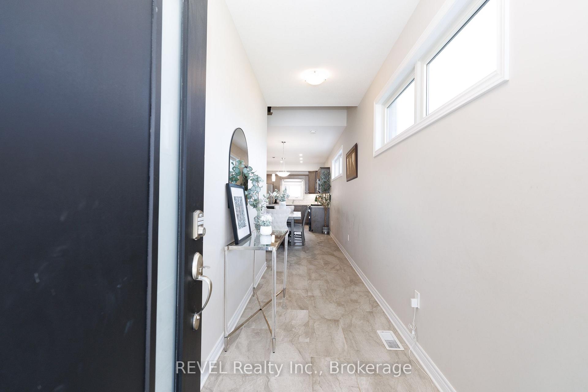 Photo 4 of 8961 Emily Boulevard, Niagara Falls, Brown — HOMEH