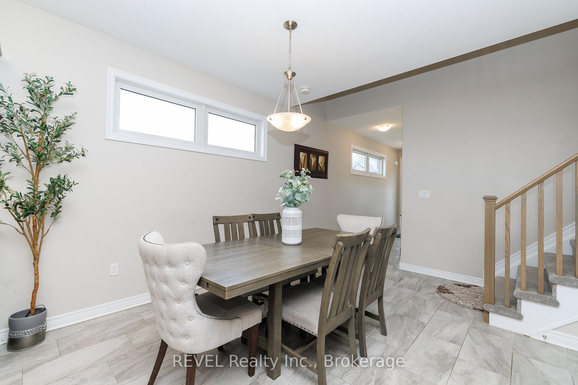 Photo 11 of 8961 Emily Boulevard, Niagara Falls, Brown — HOMEH
