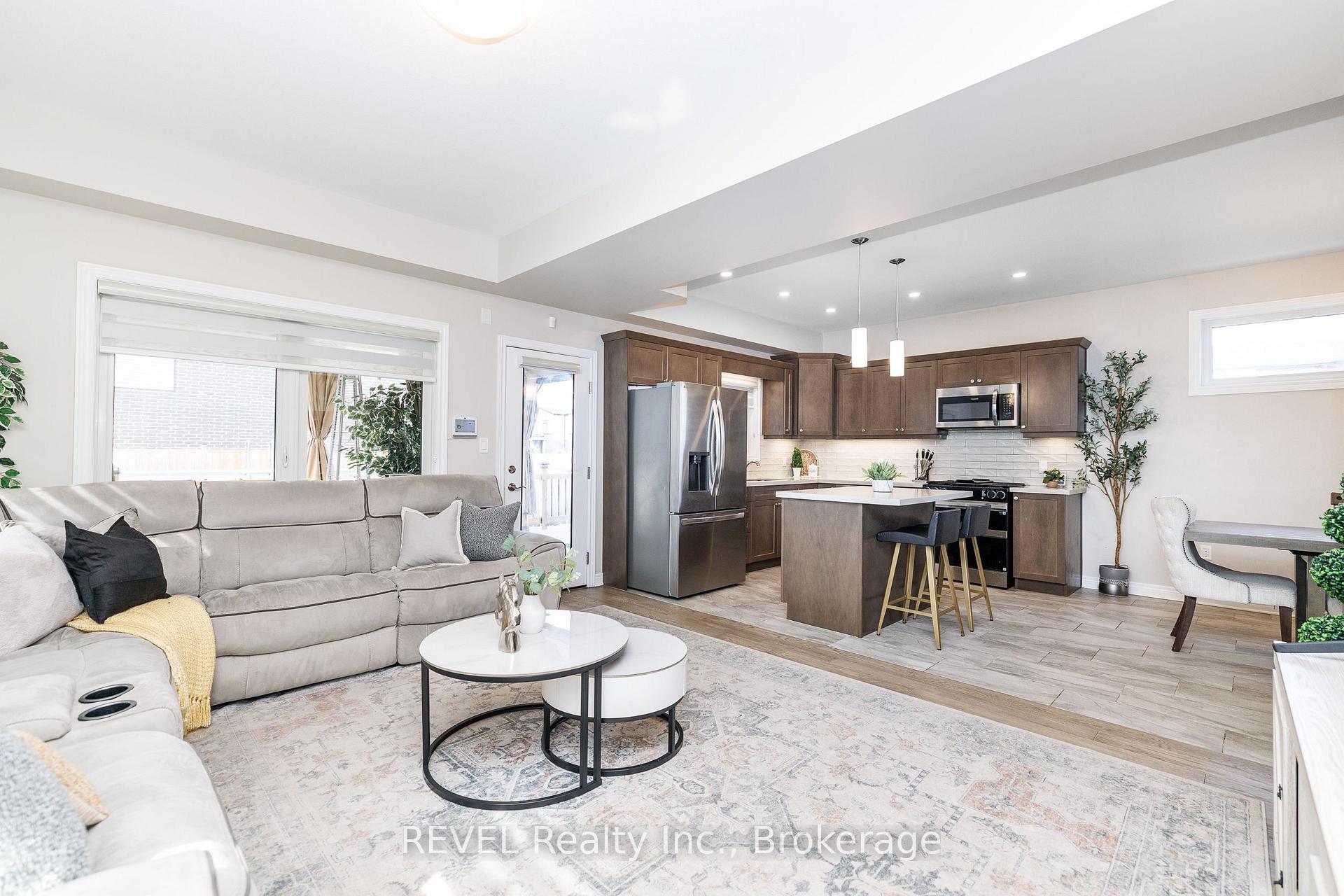 Photo 14 of 8961 Emily Boulevard, Niagara Falls, Brown — HOMEH