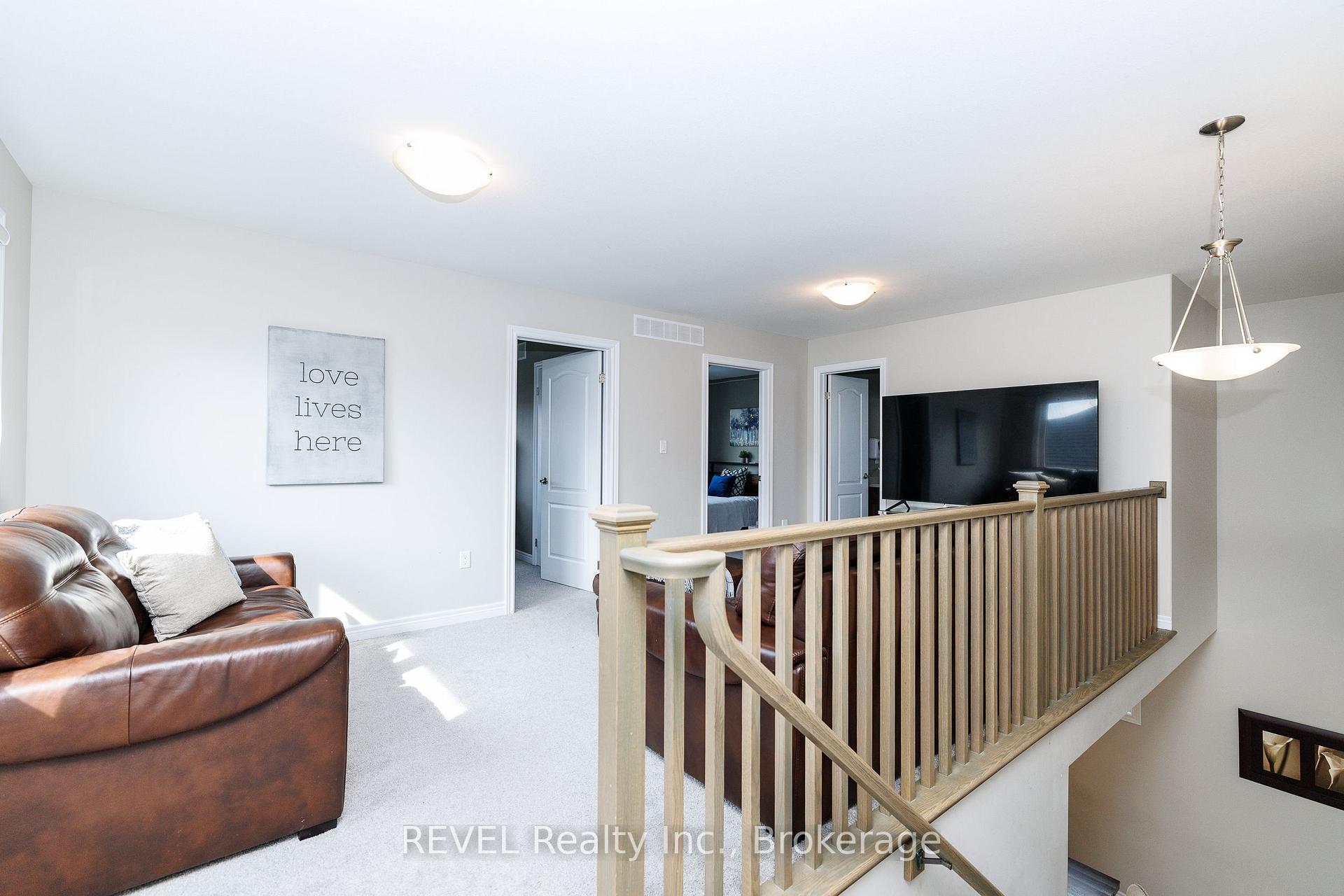 Photo 16 of 8961 Emily Boulevard, Niagara Falls, Brown — HOMEH