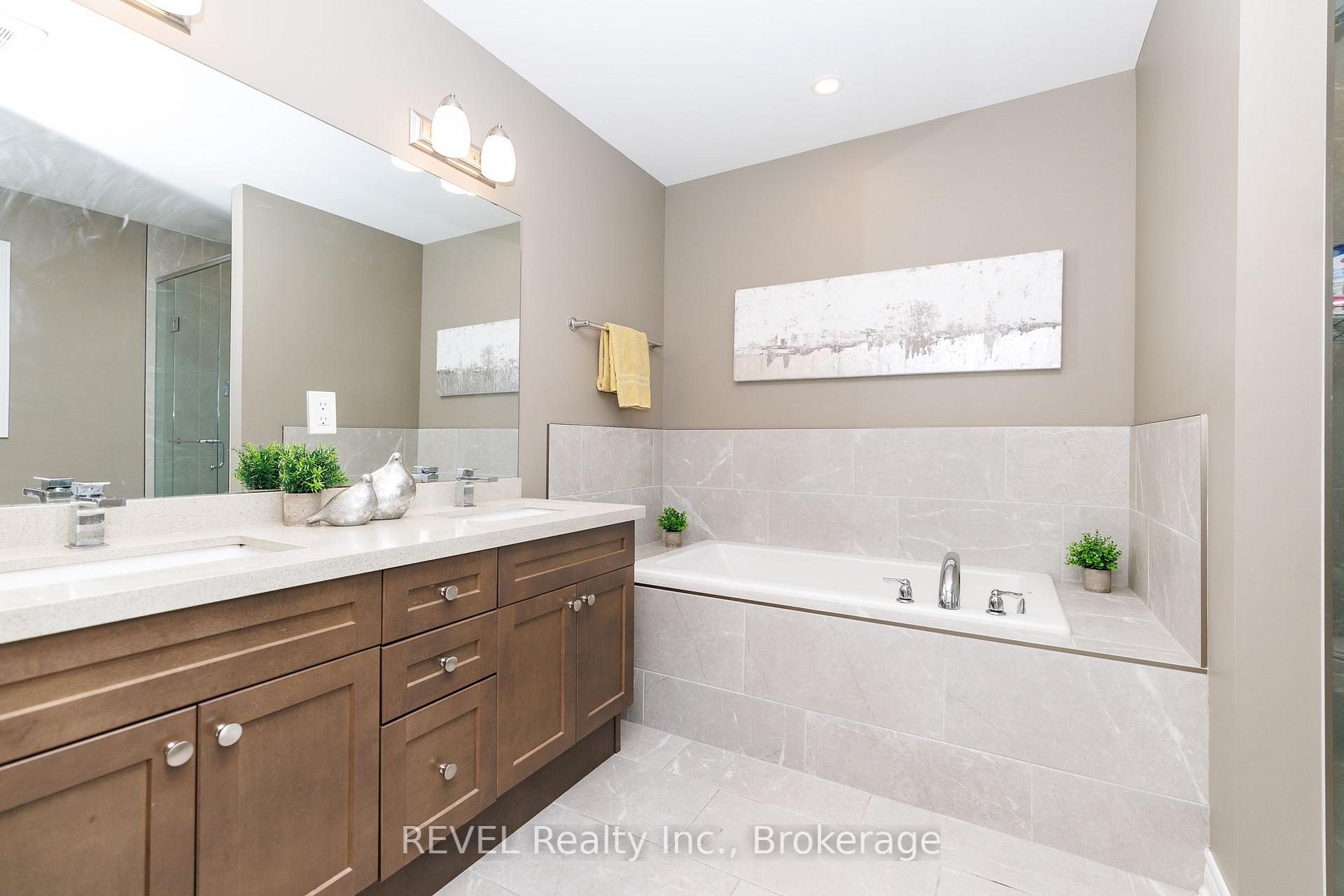 Photo 21 of 8961 Emily Boulevard, Niagara Falls, Brown — HOMEH