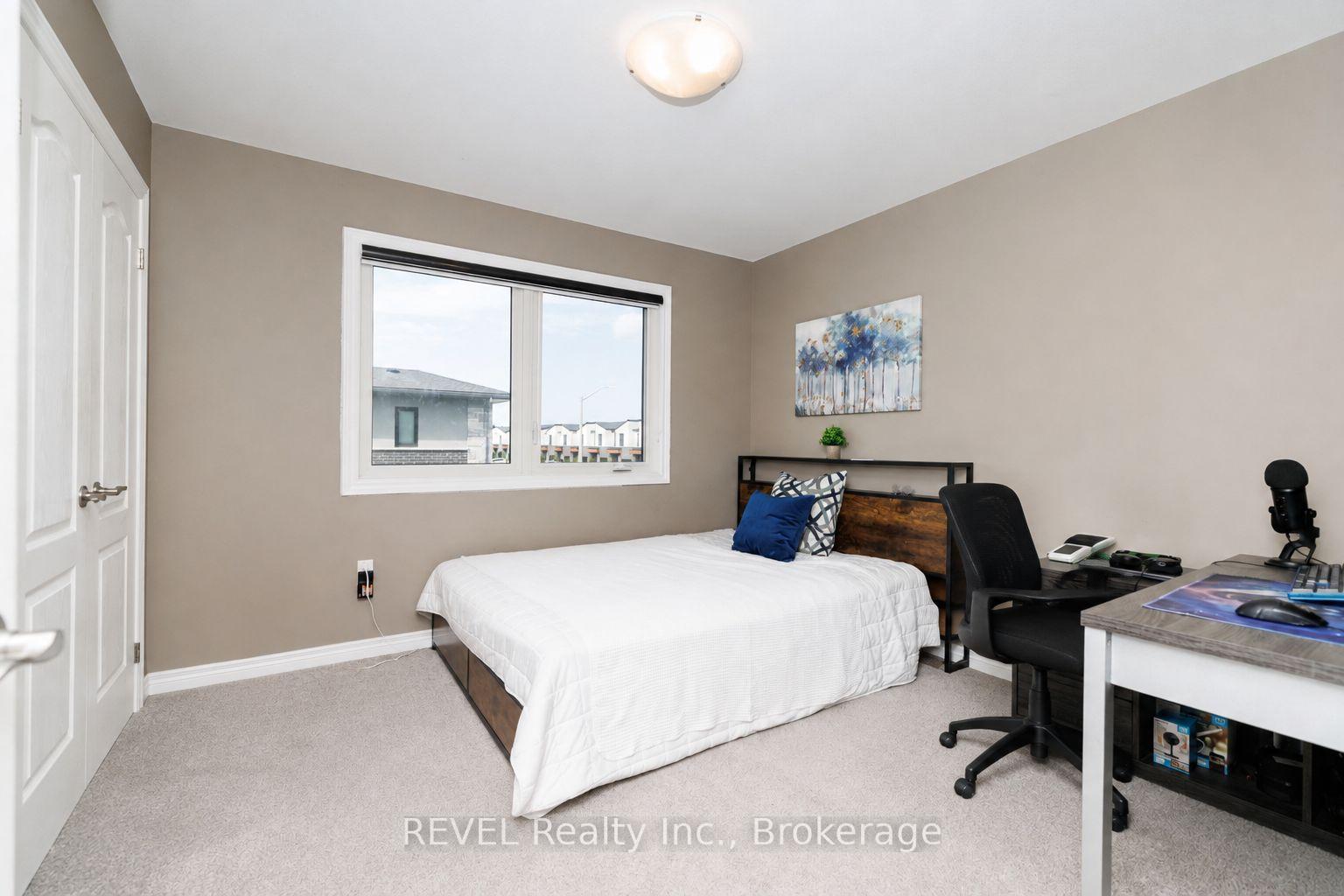 Photo 24 of 8961 Emily Boulevard, Niagara Falls, Brown — HOMEH
