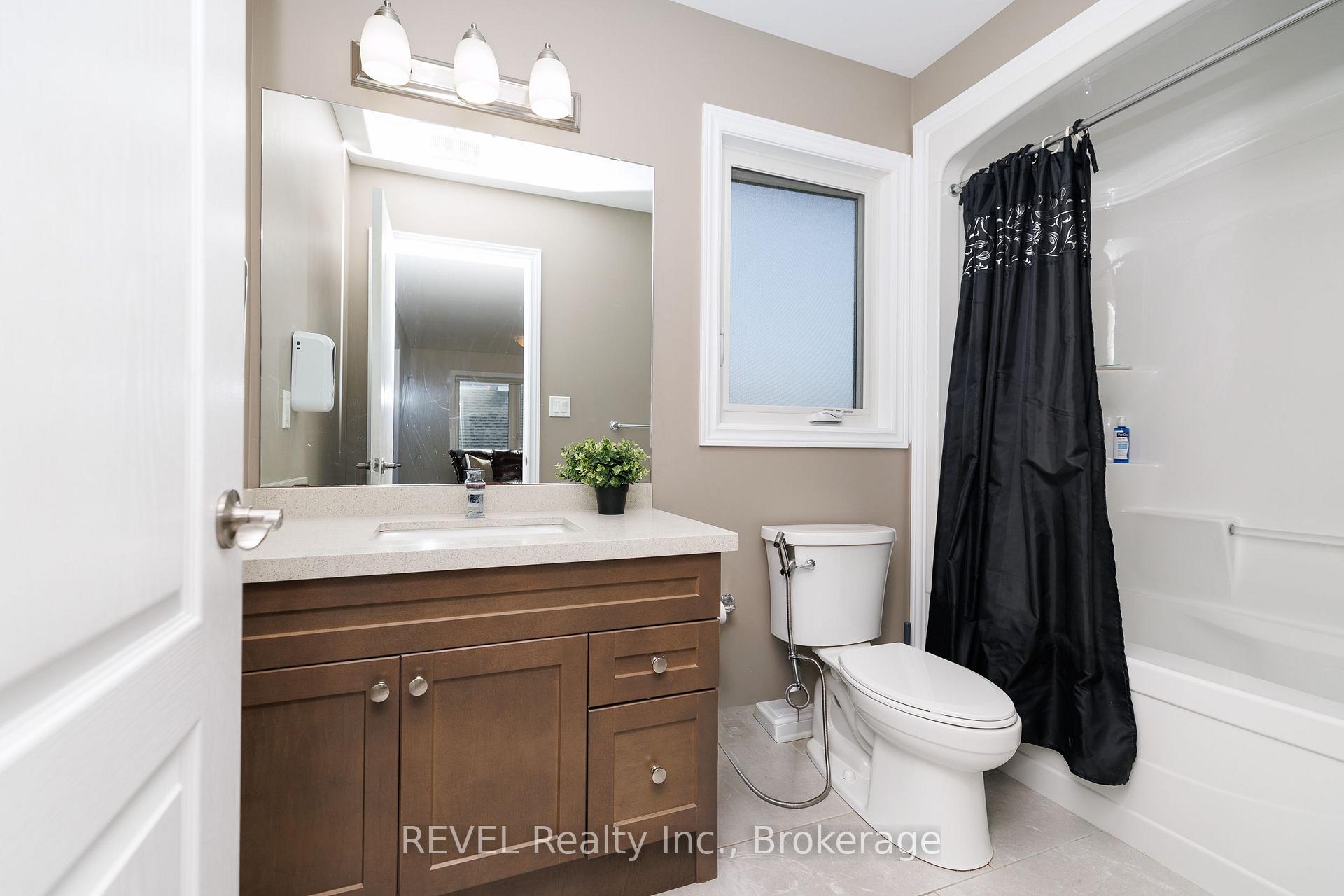 Photo 25 of 8961 Emily Boulevard, Niagara Falls, Brown — HOMEH