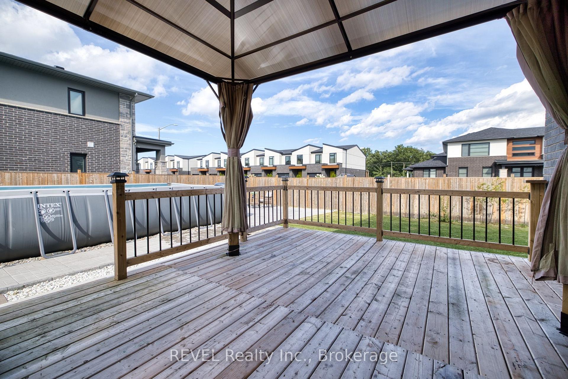 Photo 33 of 8961 Emily Boulevard, Niagara Falls, Brown — HOMEH
