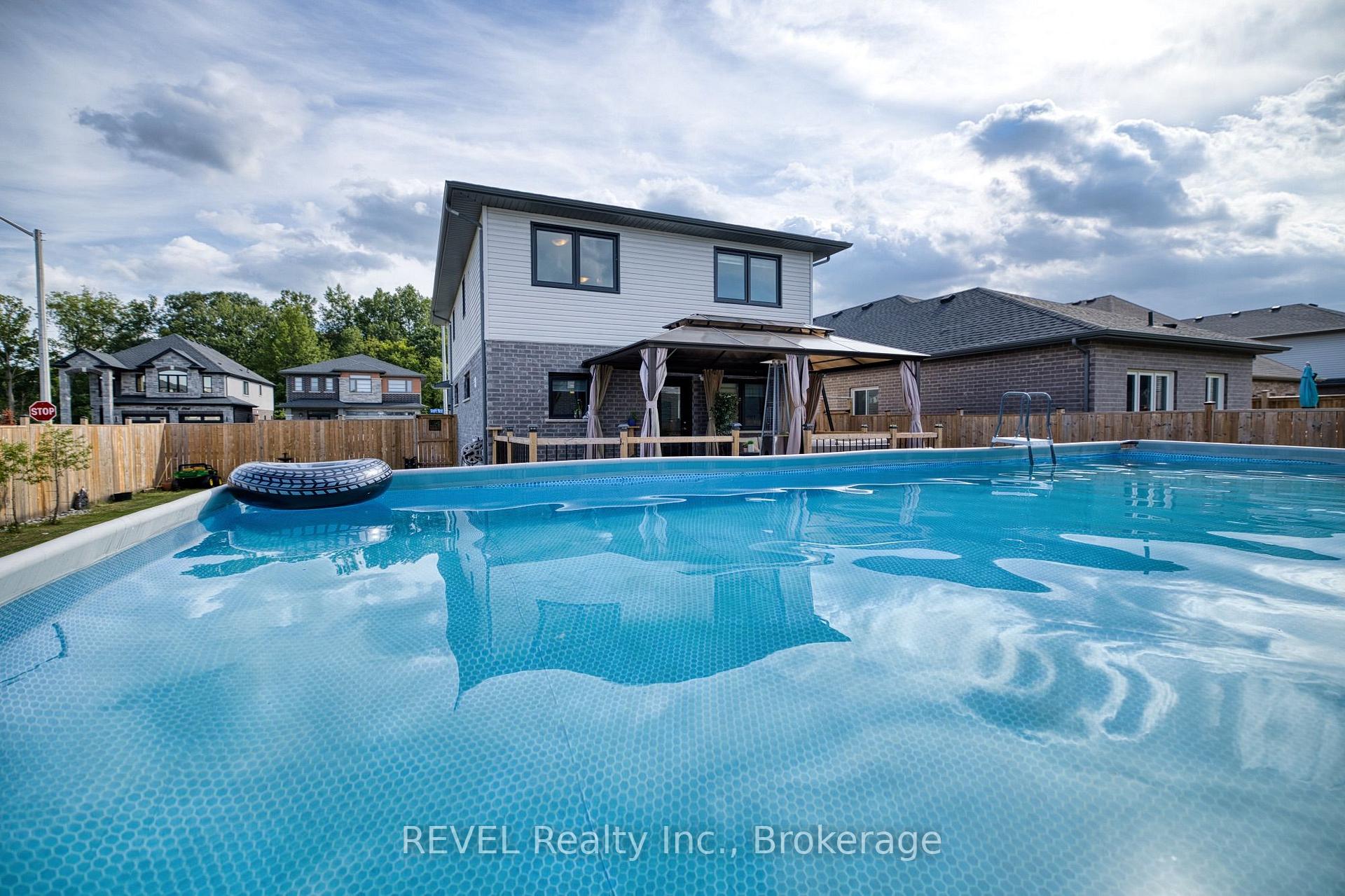 Photo 34 of 8961 Emily Boulevard, Niagara Falls, Brown — HOMEH