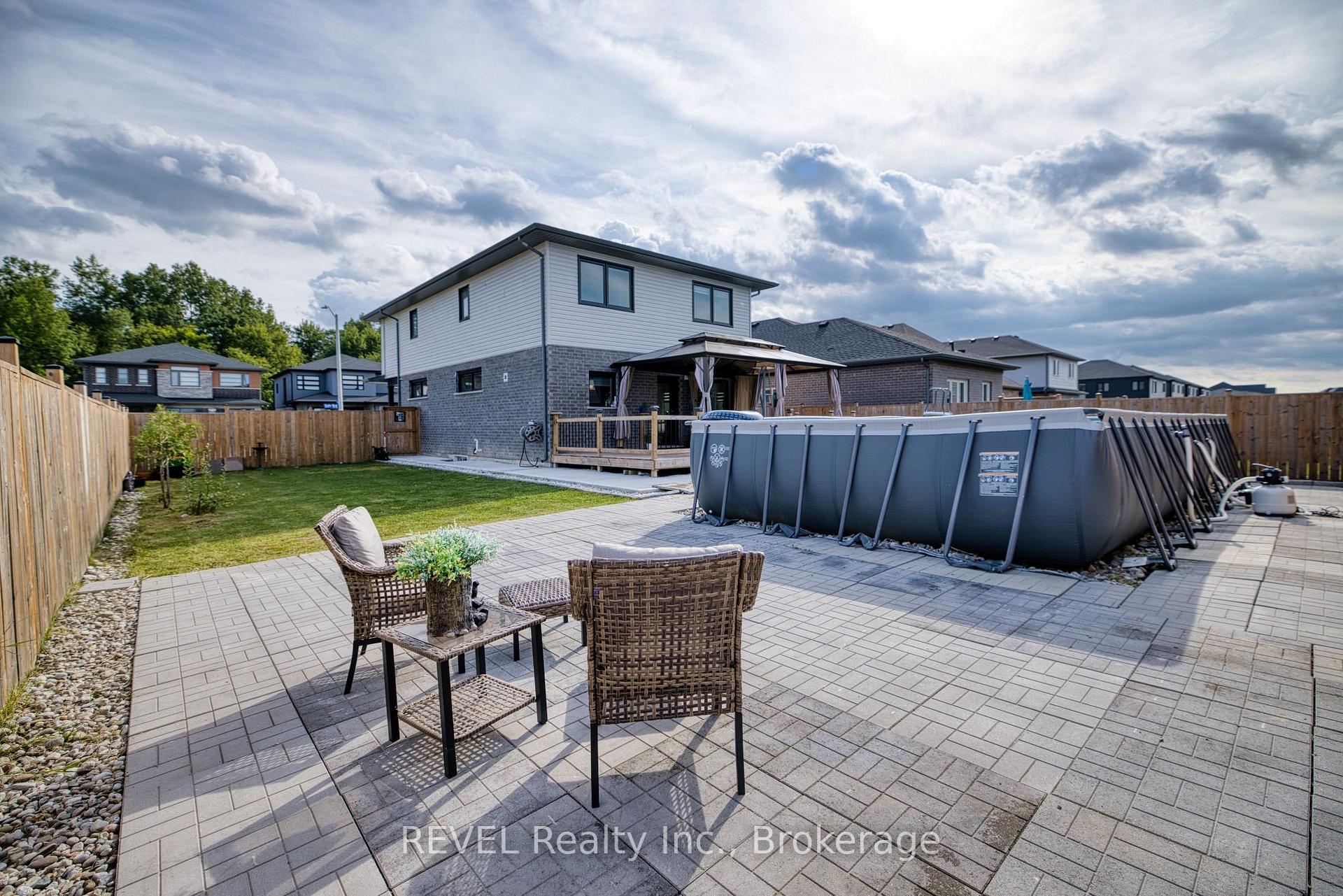 Photo 35 of 8961 Emily Boulevard, Niagara Falls, Brown — HOMEH