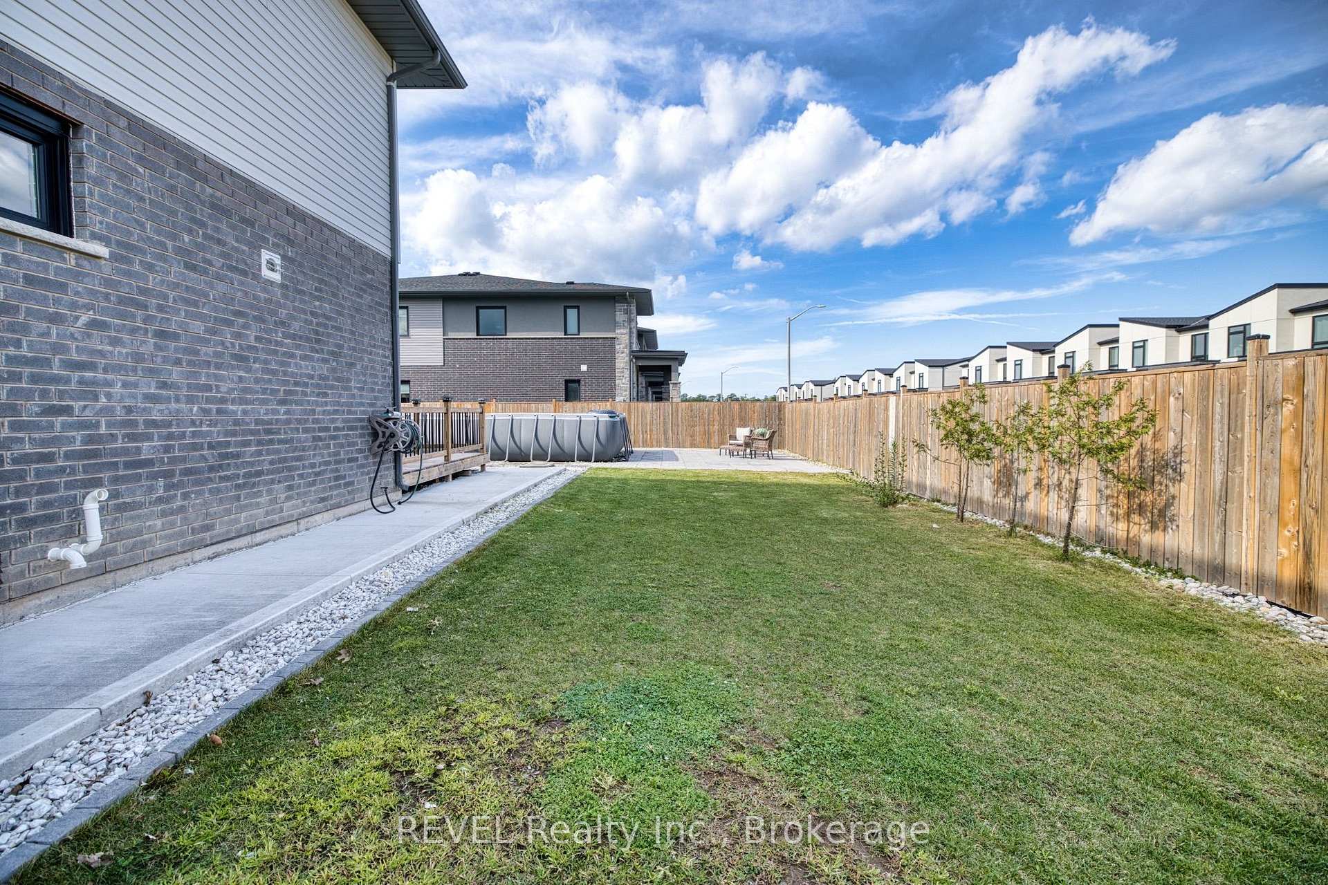 Photo 36 of 8961 Emily Boulevard, Niagara Falls, Brown — HOMEH