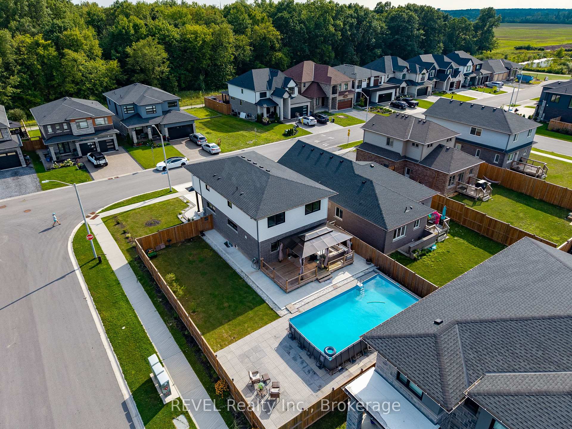 Photo 37 of 8961 Emily Boulevard, Niagara Falls, Brown — HOMEH