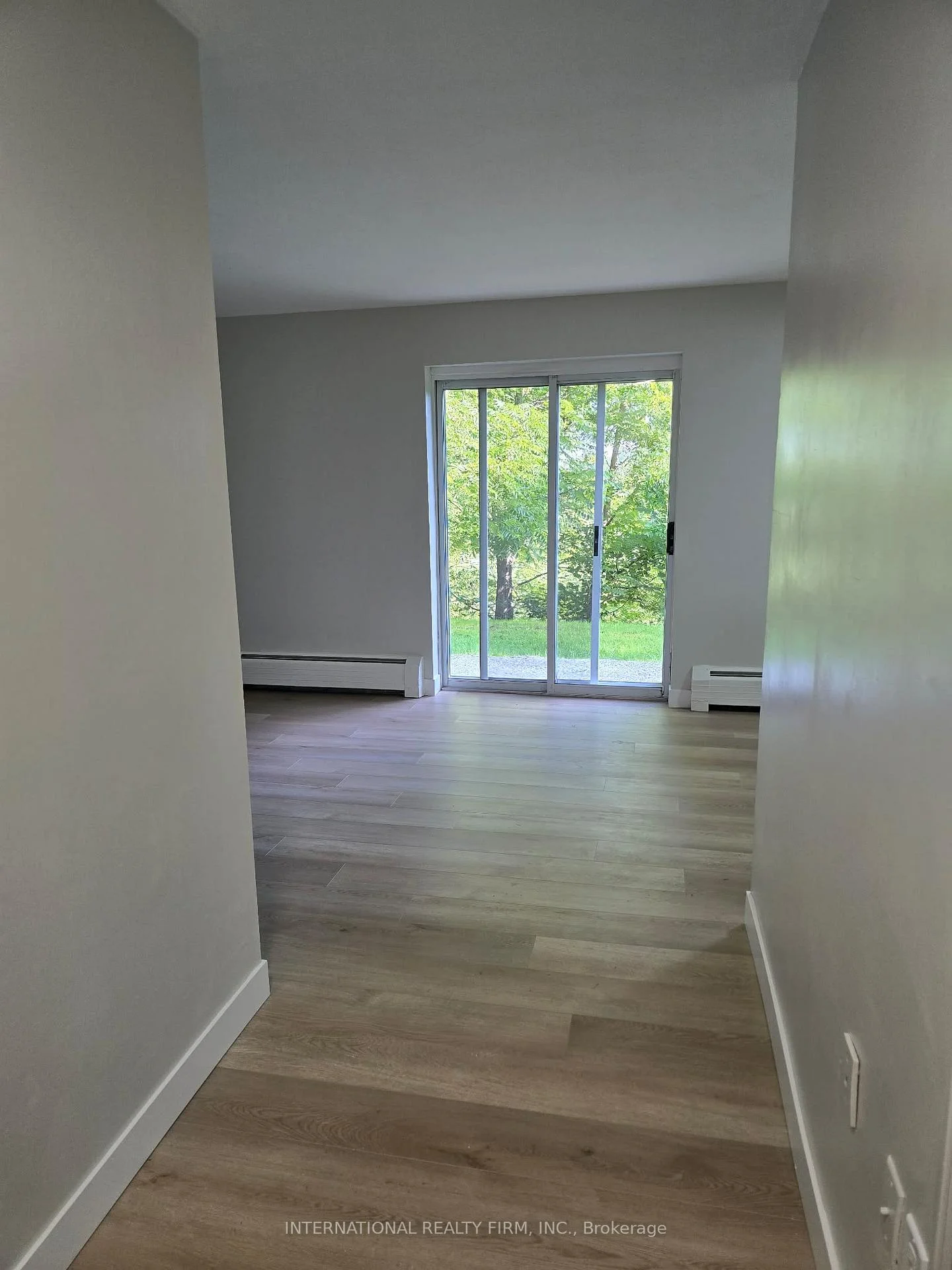 Photo 2 of 77 East Street E, St. Thomas — HOMEH