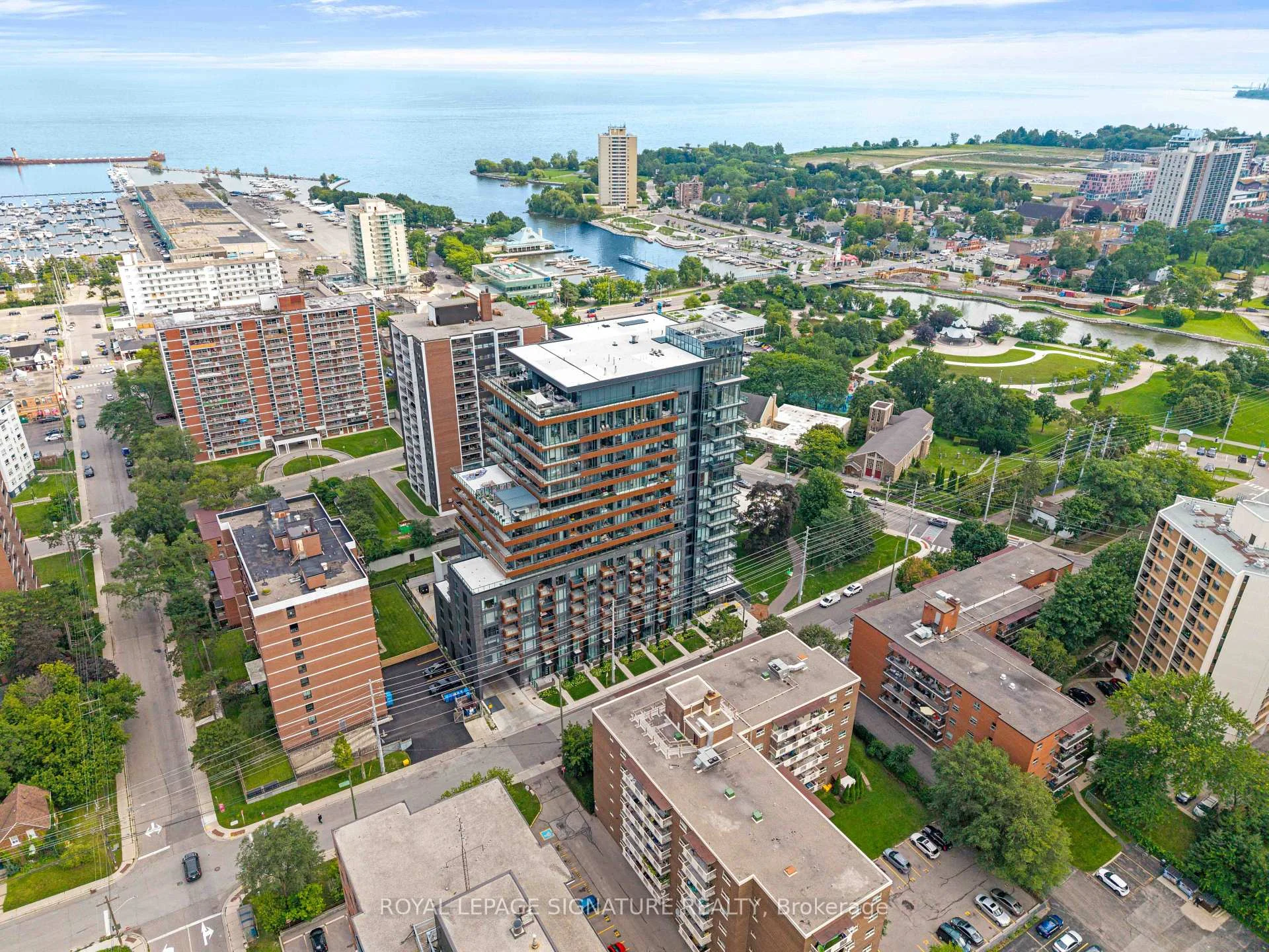 Photo 3 of Unit 1103, 21 Park Street E, Mississauga, Port Credit — HOMEH