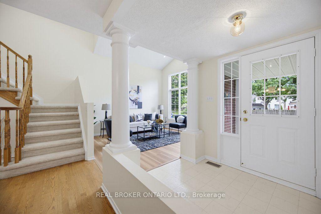 Photo 3 of 2000 Oakbrook Circle, Ottawa, Chapel Hill South - Orleans Village — HOMEH