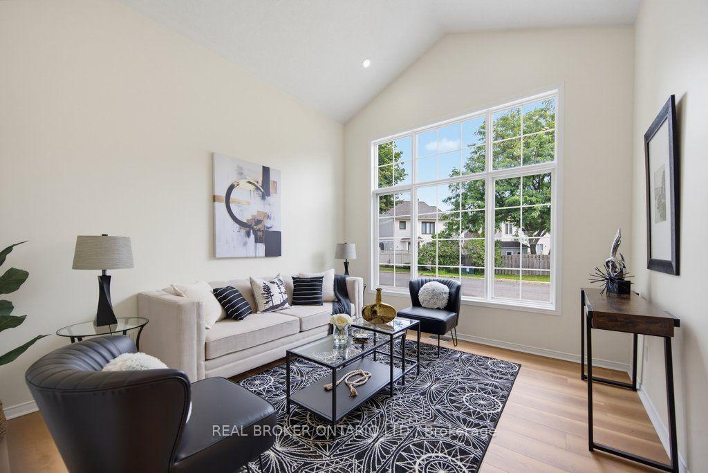 Photo 4 of 2000 Oakbrook Circle, Ottawa, Chapel Hill South - Orleans Village — HOMEH