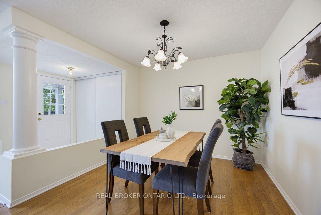 Photo 6 of 2000 Oakbrook Circle, Ottawa, Chapel Hill South - Orleans Village — HOMEH