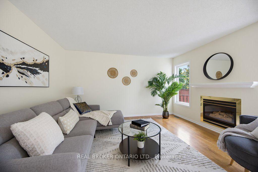 Photo 7 of 2000 Oakbrook Circle, Ottawa, Chapel Hill South - Orleans Village — HOMEH