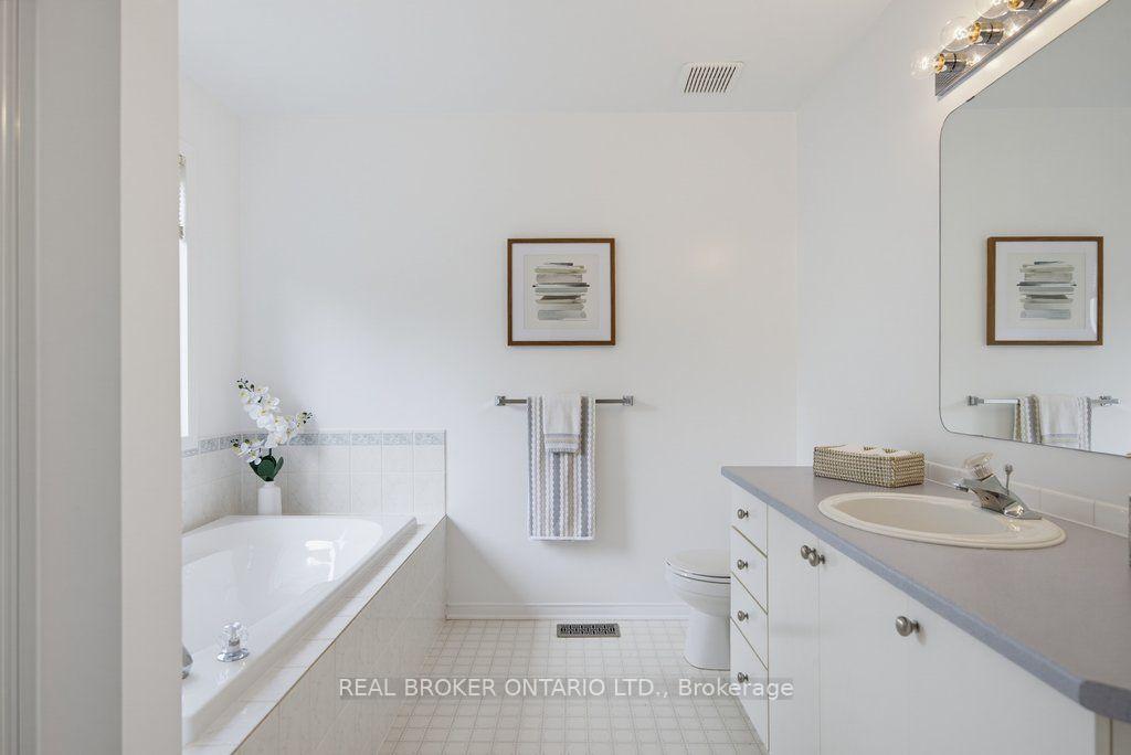 Photo 14 of 2000 Oakbrook Circle, Ottawa, Chapel Hill South - Orleans Village — HOMEH