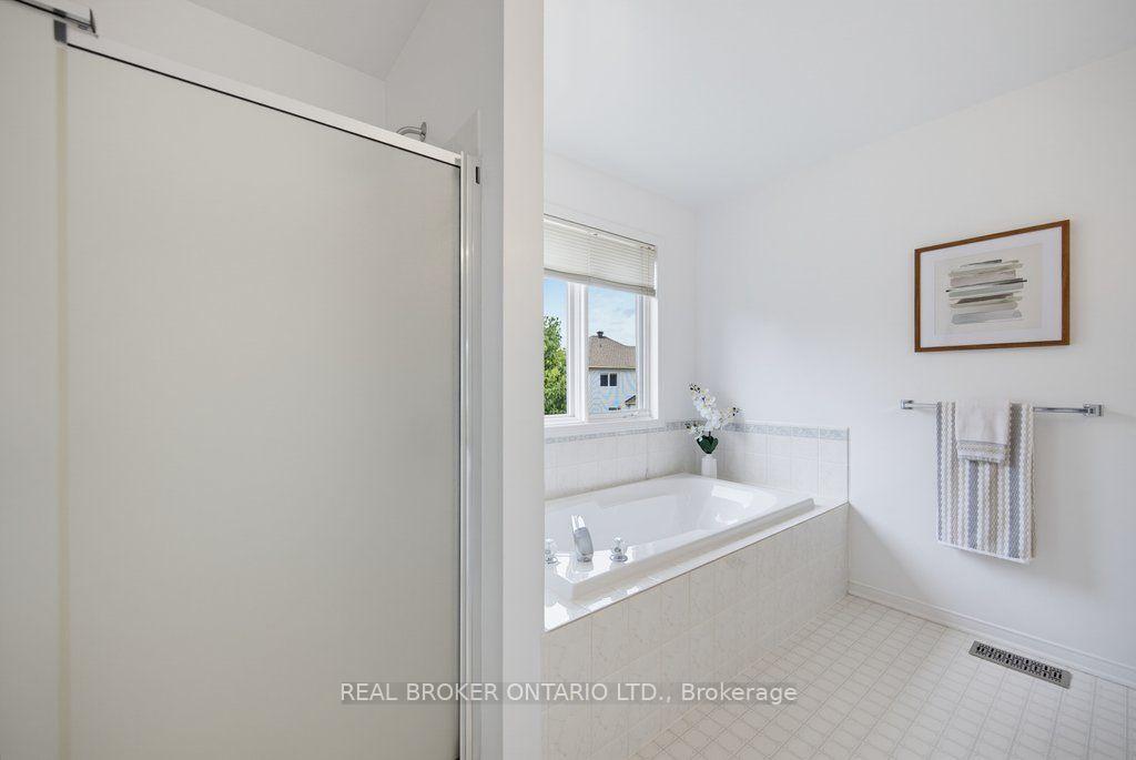 Photo 15 of 2000 Oakbrook Circle, Ottawa, Chapel Hill South - Orleans Village — HOMEH