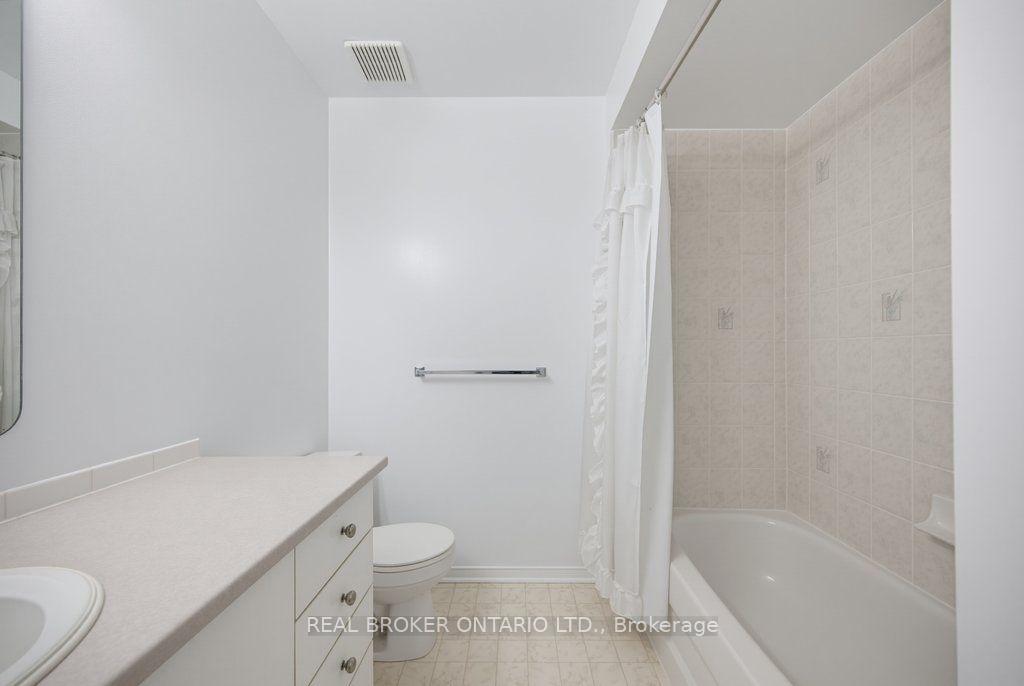 Photo 18 of 2000 Oakbrook Circle, Ottawa, Chapel Hill South - Orleans Village — HOMEH