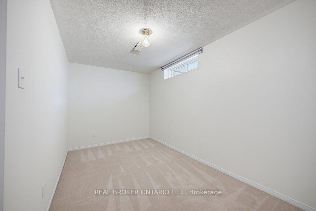 Photo 19 of 2000 Oakbrook Circle, Ottawa, Chapel Hill South - Orleans Village — HOMEH