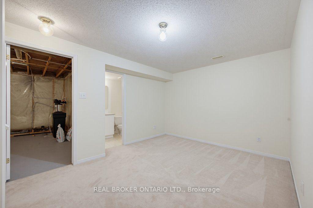 Photo 20 of 2000 Oakbrook Circle, Ottawa, Chapel Hill South - Orleans Village — HOMEH