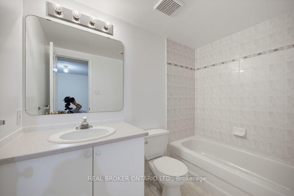Photo 21 of 2000 Oakbrook Circle, Ottawa, Chapel Hill South - Orleans Village — HOMEH
