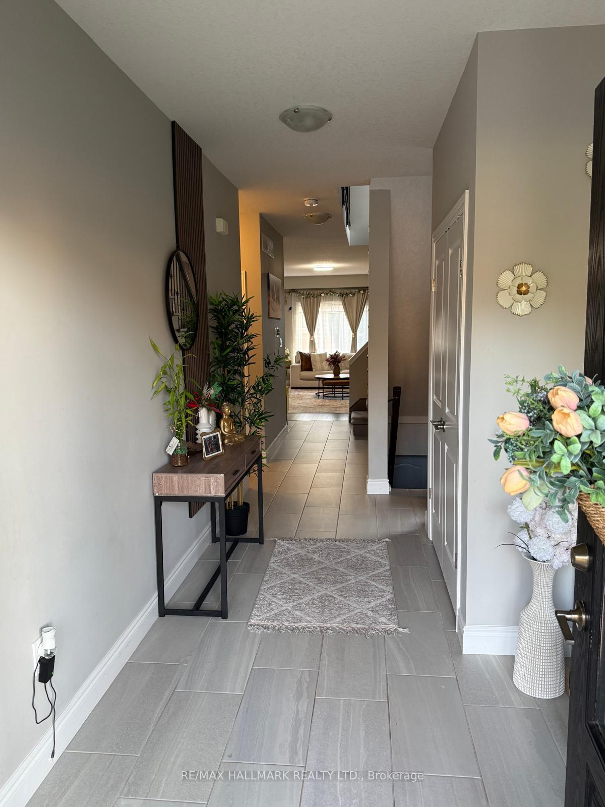 Photo 2 of Unit Upper Level (Main & 2nd), 851 Robert Ferrie Drive, Kitchener, Doon South — HOMEH