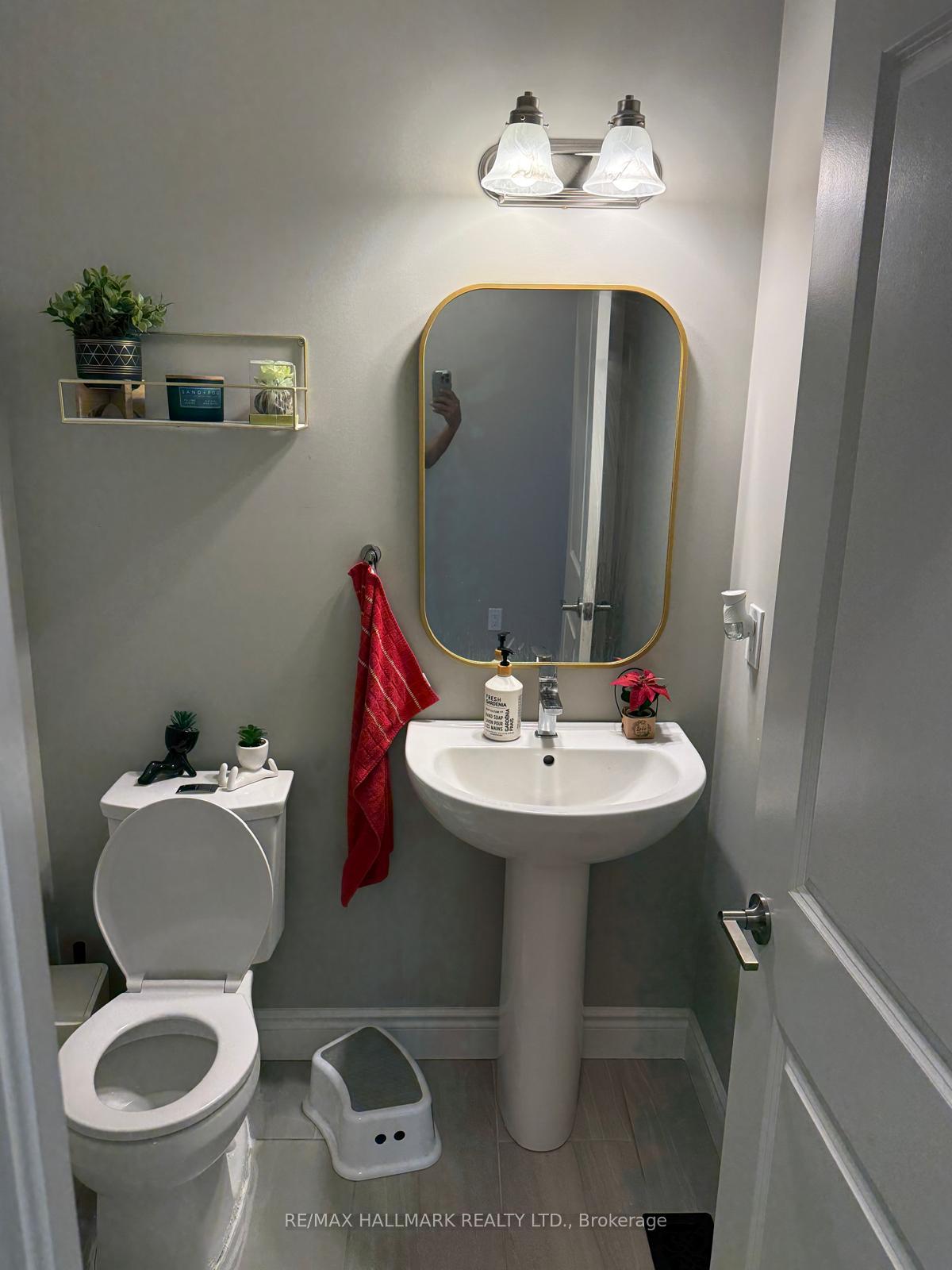 Photo 9 of Unit Upper Level (Main & 2nd), 851 Robert Ferrie Drive, Kitchener, Doon South — HOMEH
