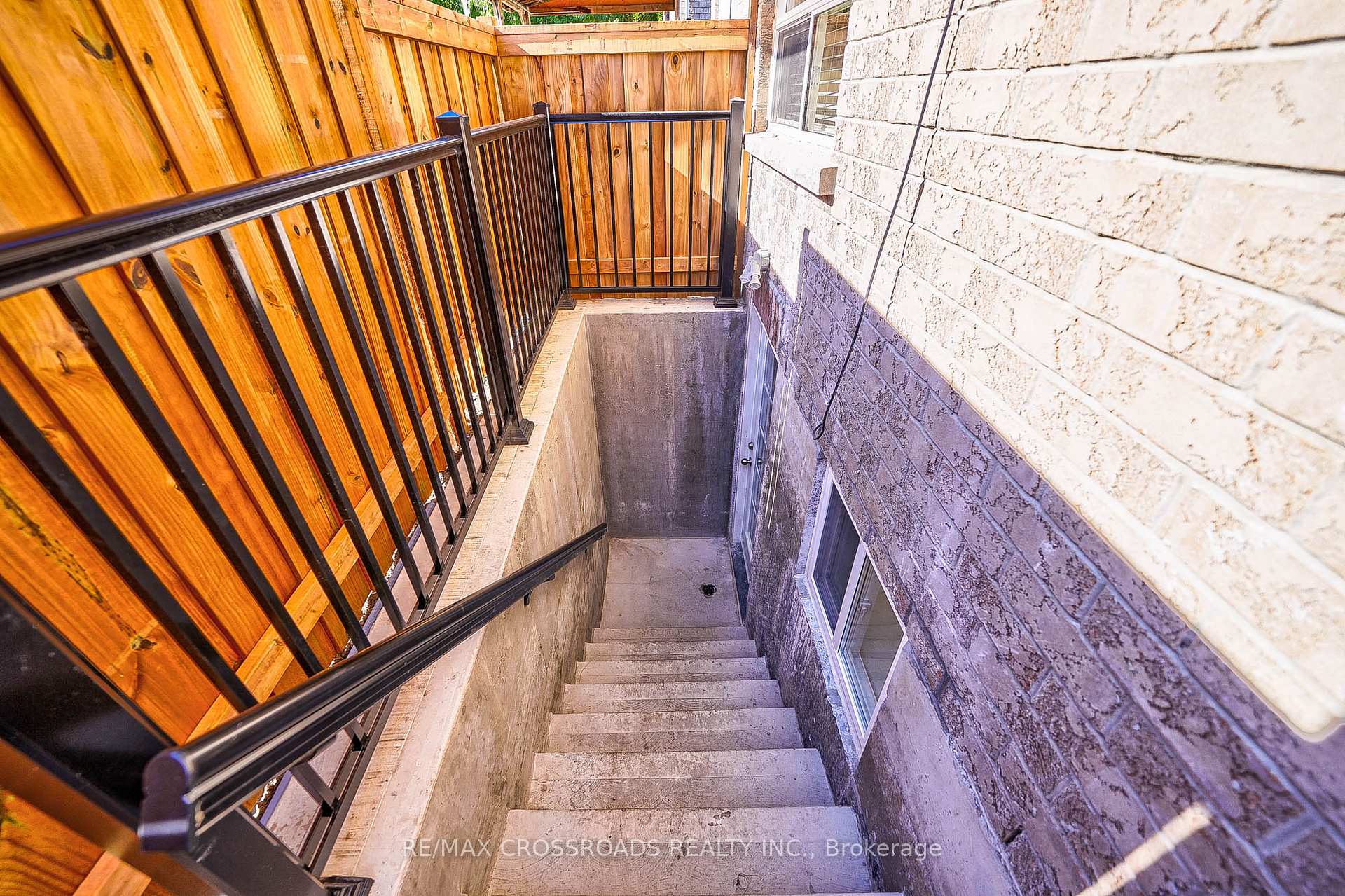Photo 5 of Unit Lower, 67 Medland Avenue, Whitby, Williamsburg — HOMEH