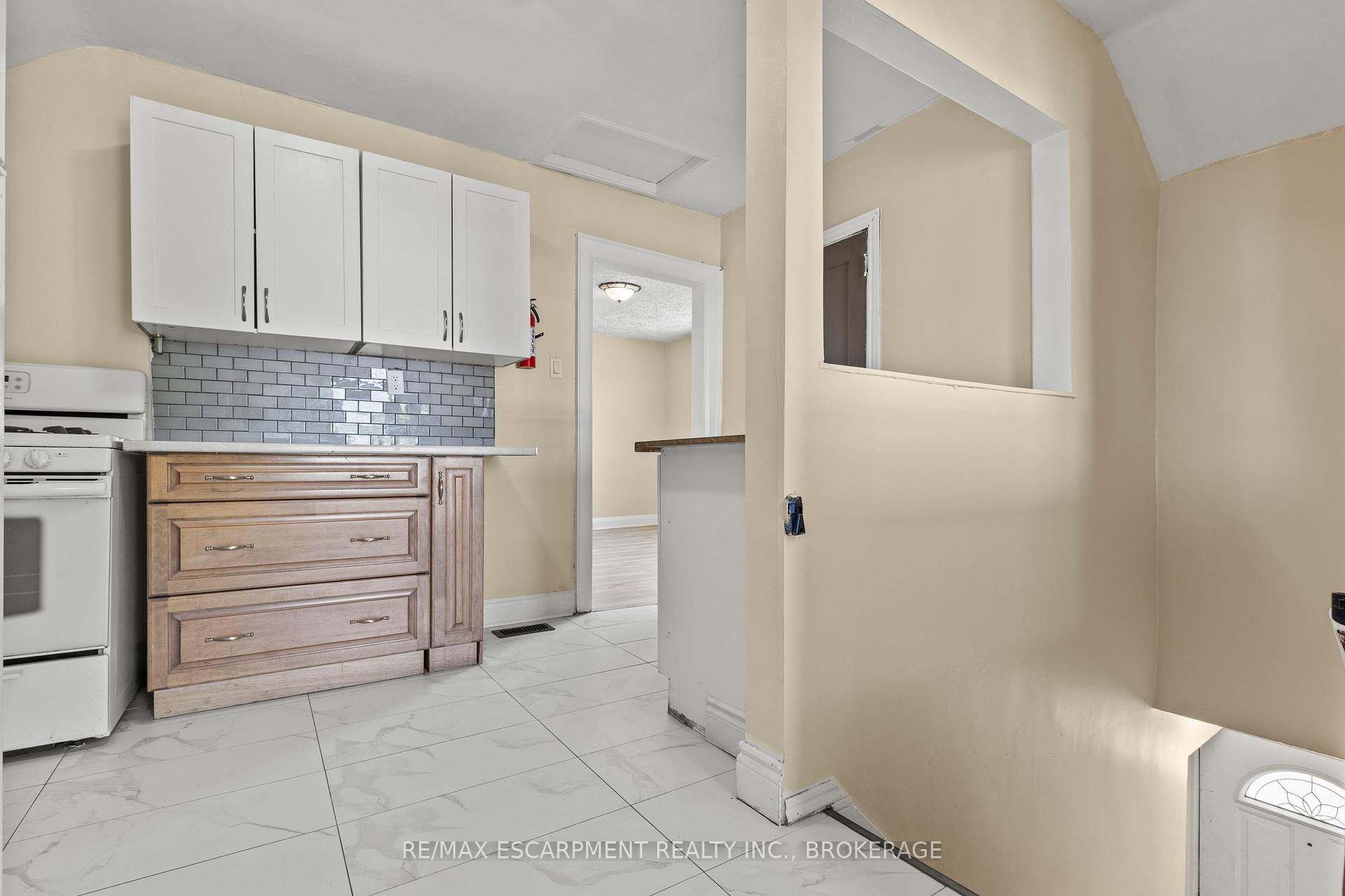 Photo 5 of Unit Upper, 1 West Street N, Thorold, Thorold Downtown — HOMEH