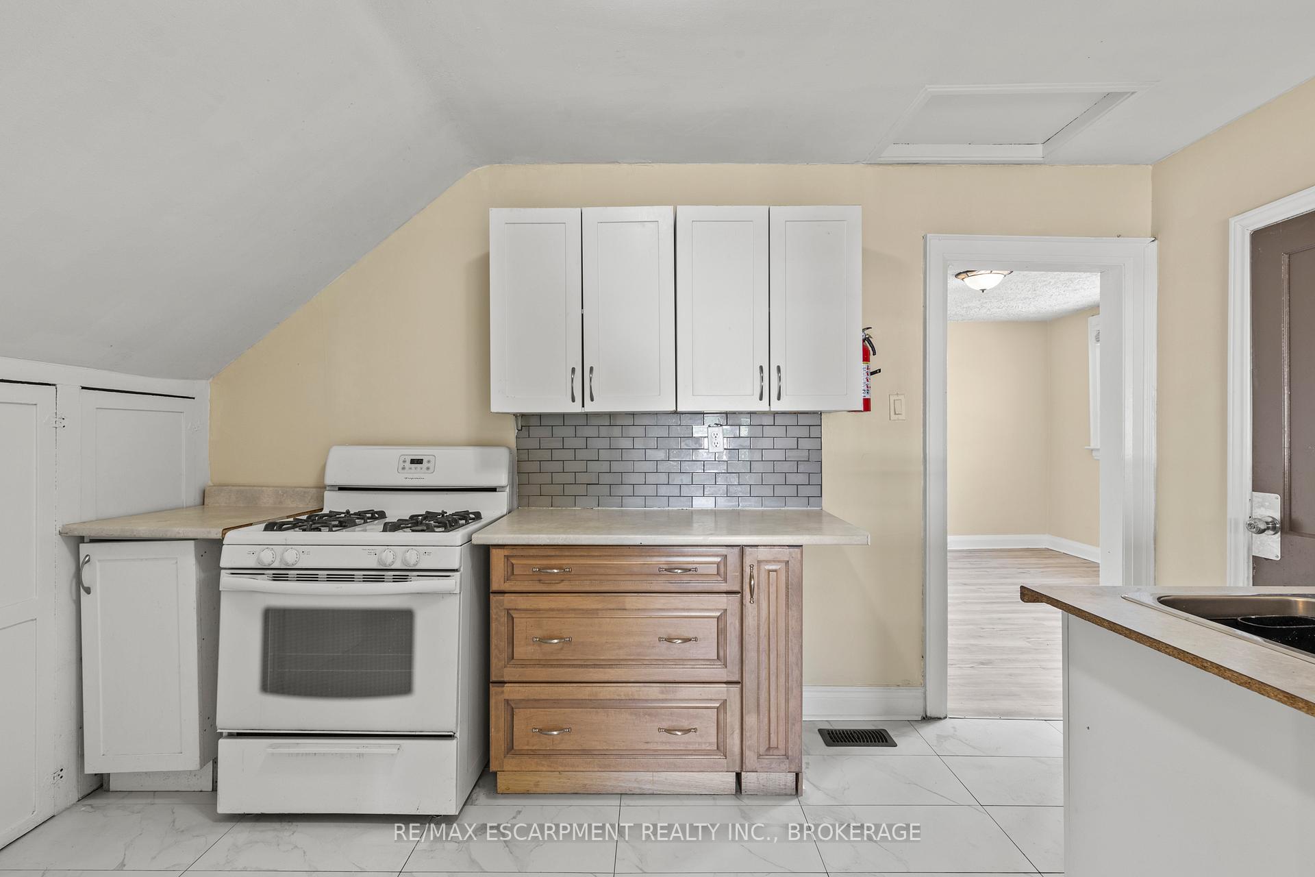 Photo 8 of Unit Upper, 1 West Street N, Thorold, Thorold Downtown — HOMEH