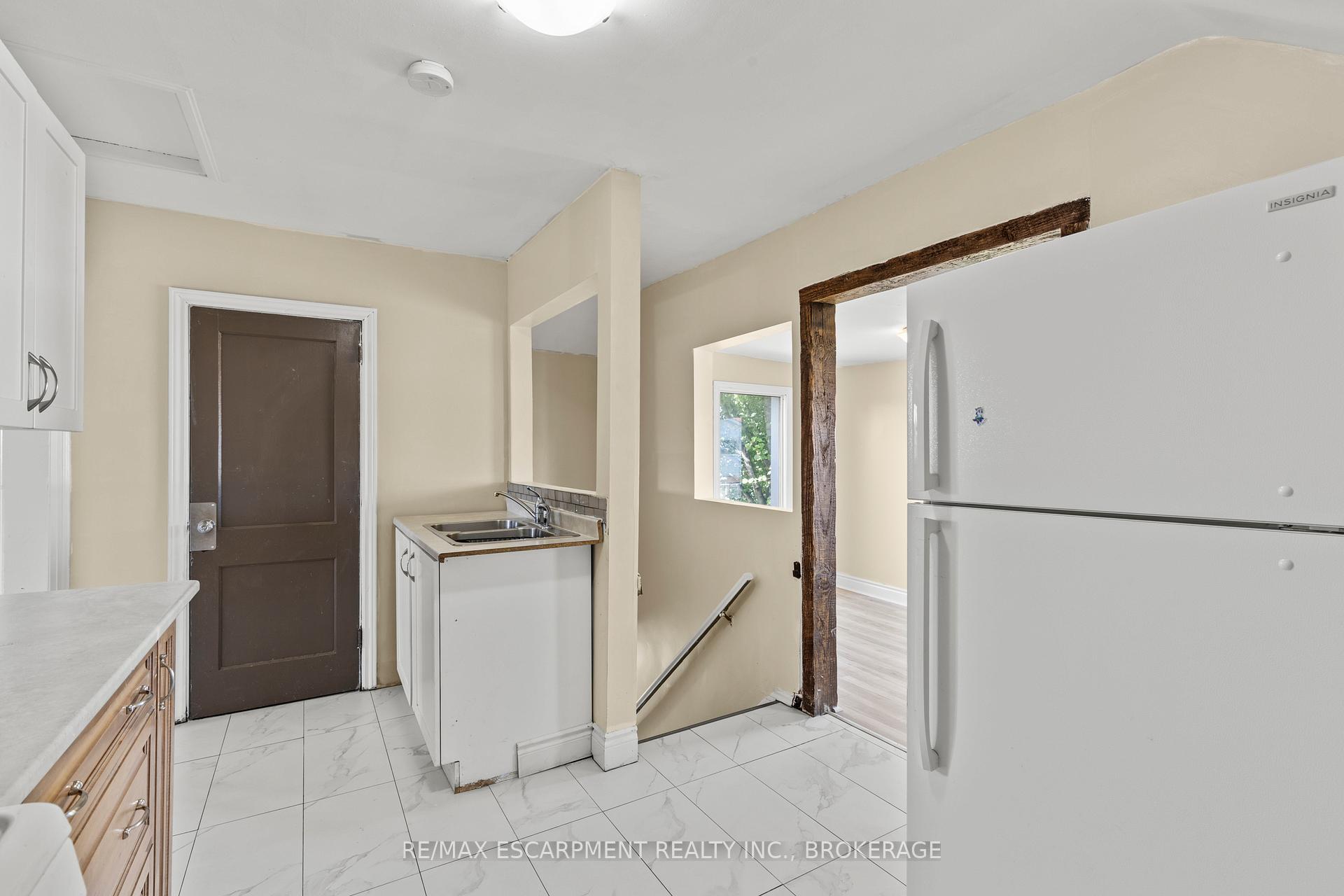 Photo 9 of Unit Upper, 1 West Street N, Thorold, Thorold Downtown — HOMEH
