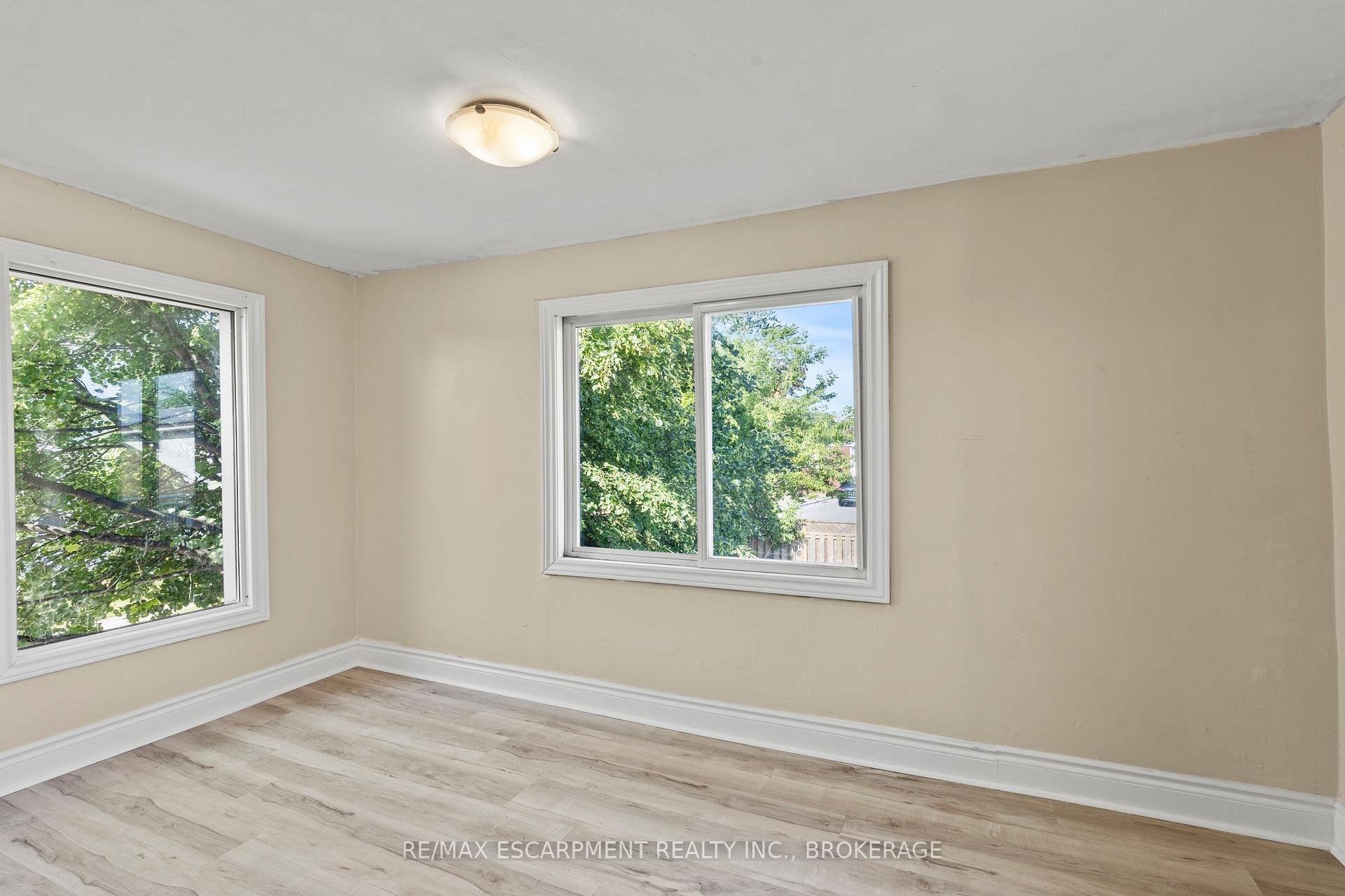 Photo 11 of Unit Upper, 1 West Street N, Thorold, Thorold Downtown — HOMEH