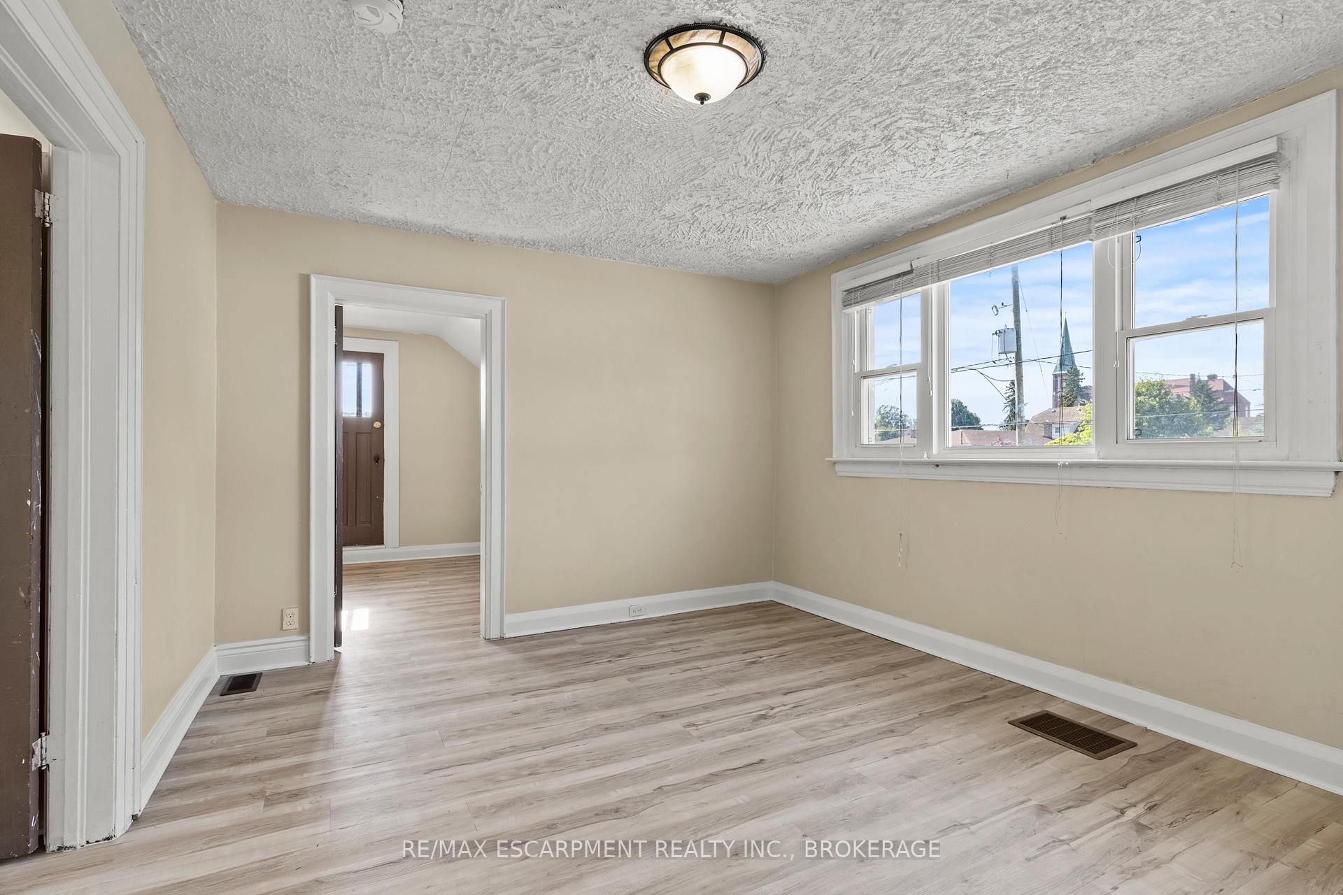 Photo 12 of Unit Upper, 1 West Street N, Thorold, Thorold Downtown — HOMEH