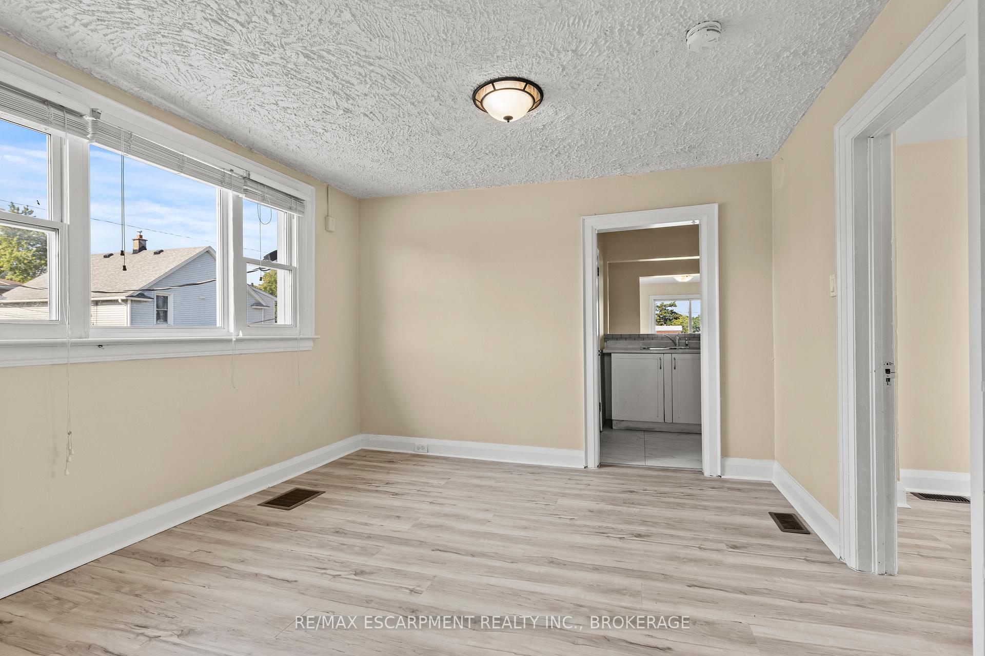 Photo 13 of Unit Upper, 1 West Street N, Thorold, Thorold Downtown — HOMEH