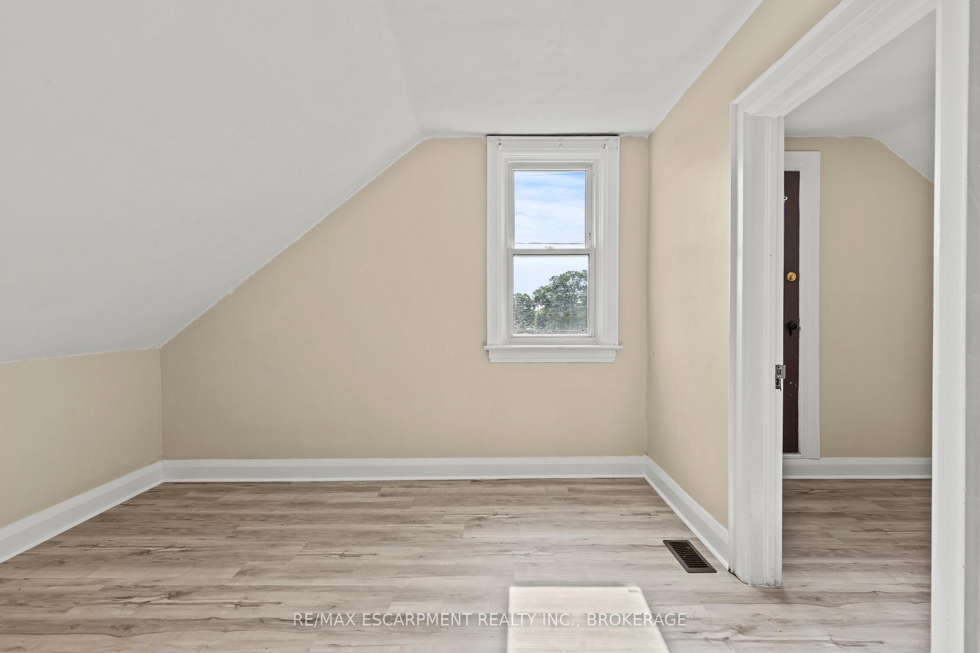 Photo 16 of Unit Upper, 1 West Street N, Thorold, Thorold Downtown — HOMEH