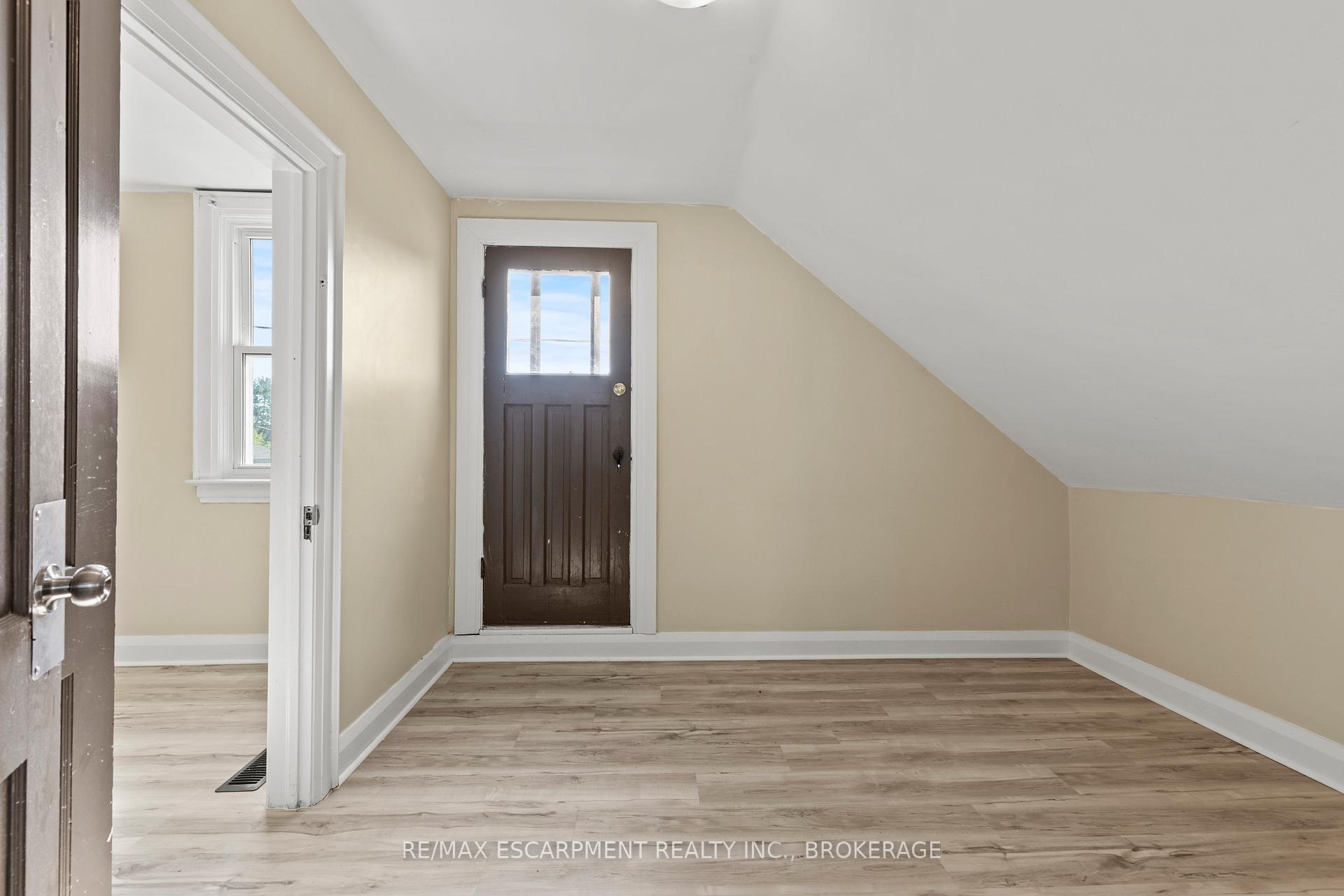Photo 17 of Unit Upper, 1 West Street N, Thorold, Thorold Downtown — HOMEH