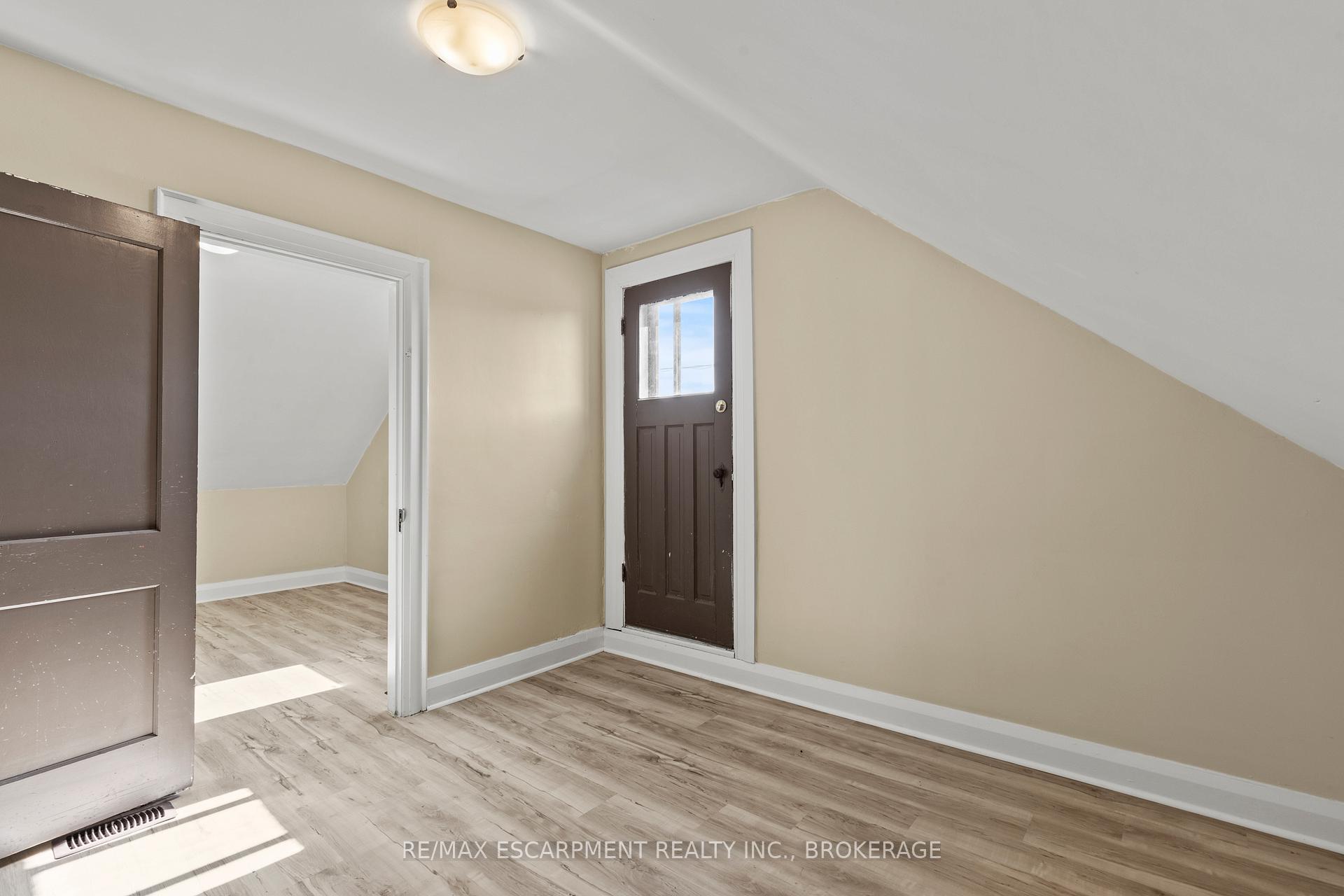 Photo 18 of Unit Upper, 1 West Street N, Thorold, Thorold Downtown — HOMEH
