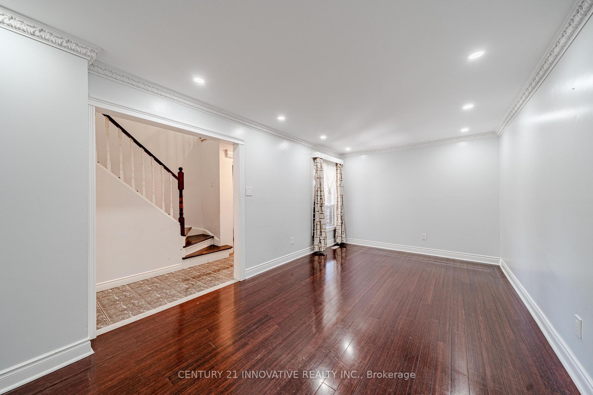 Photo 5 of 93 William Honey Crescent, Markham, Middlefield — HOMEH