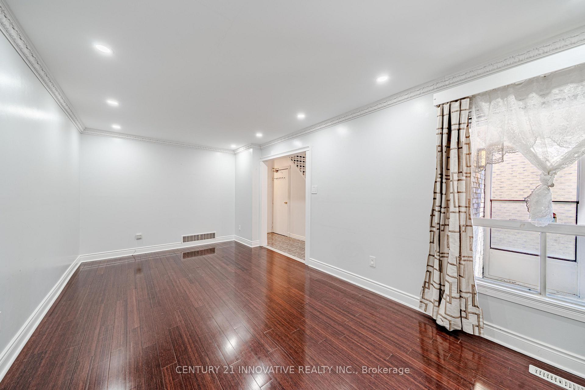 Photo 6 of 93 William Honey Crescent, Markham, Middlefield — HOMEH