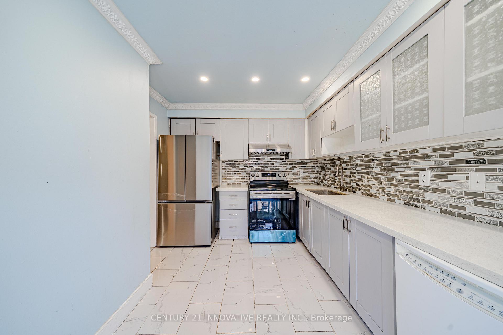 Photo 7 of 93 William Honey Crescent, Markham, Middlefield — HOMEH