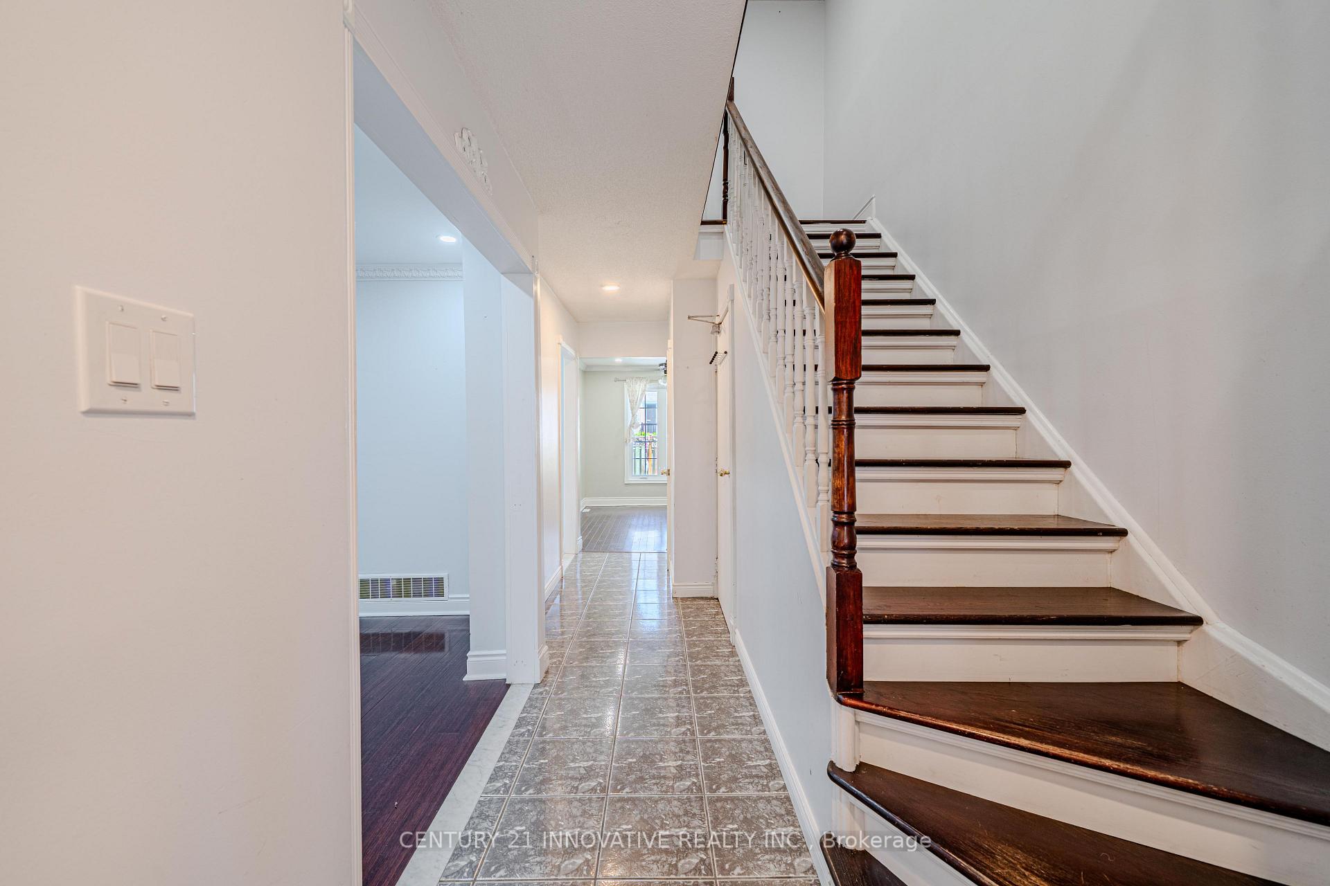 Photo 9 of 93 William Honey Crescent, Markham, Middlefield — HOMEH