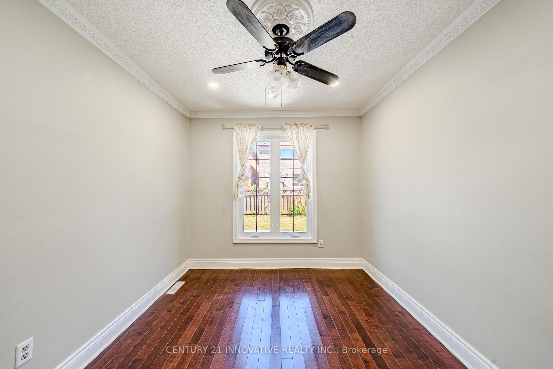 Photo 12 of 93 William Honey Crescent, Markham, Middlefield — HOMEH