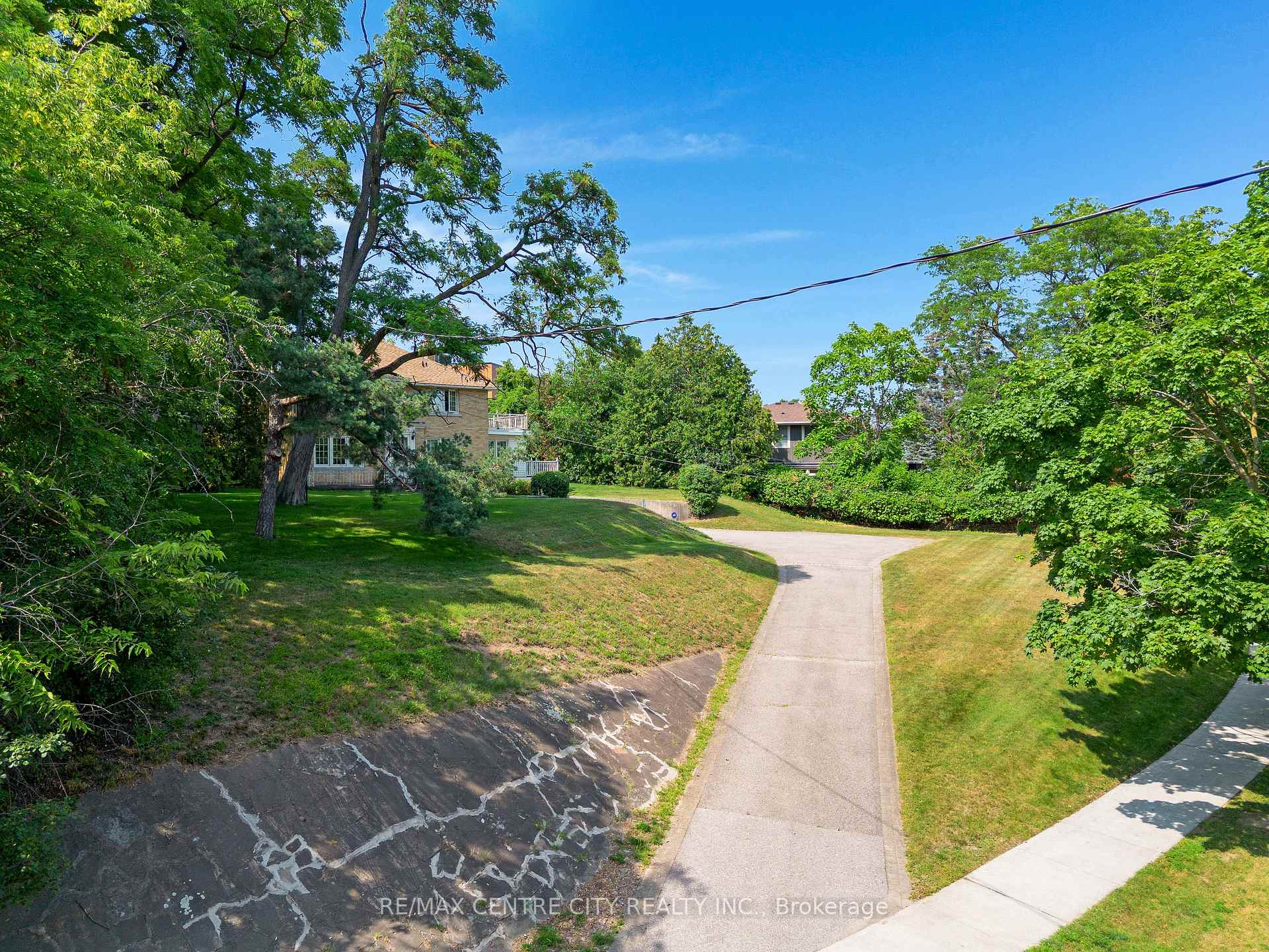 Photo 3 of 272 Sheldon Avenue N, Kitchener, Eastwood — HOMEH