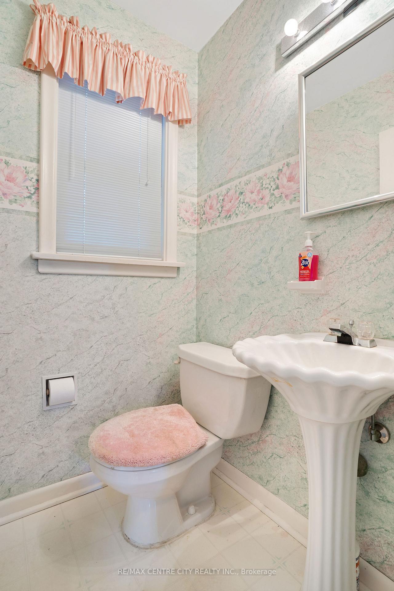 Photo 18 of 272 Sheldon Avenue N, Kitchener, Eastwood — HOMEH
