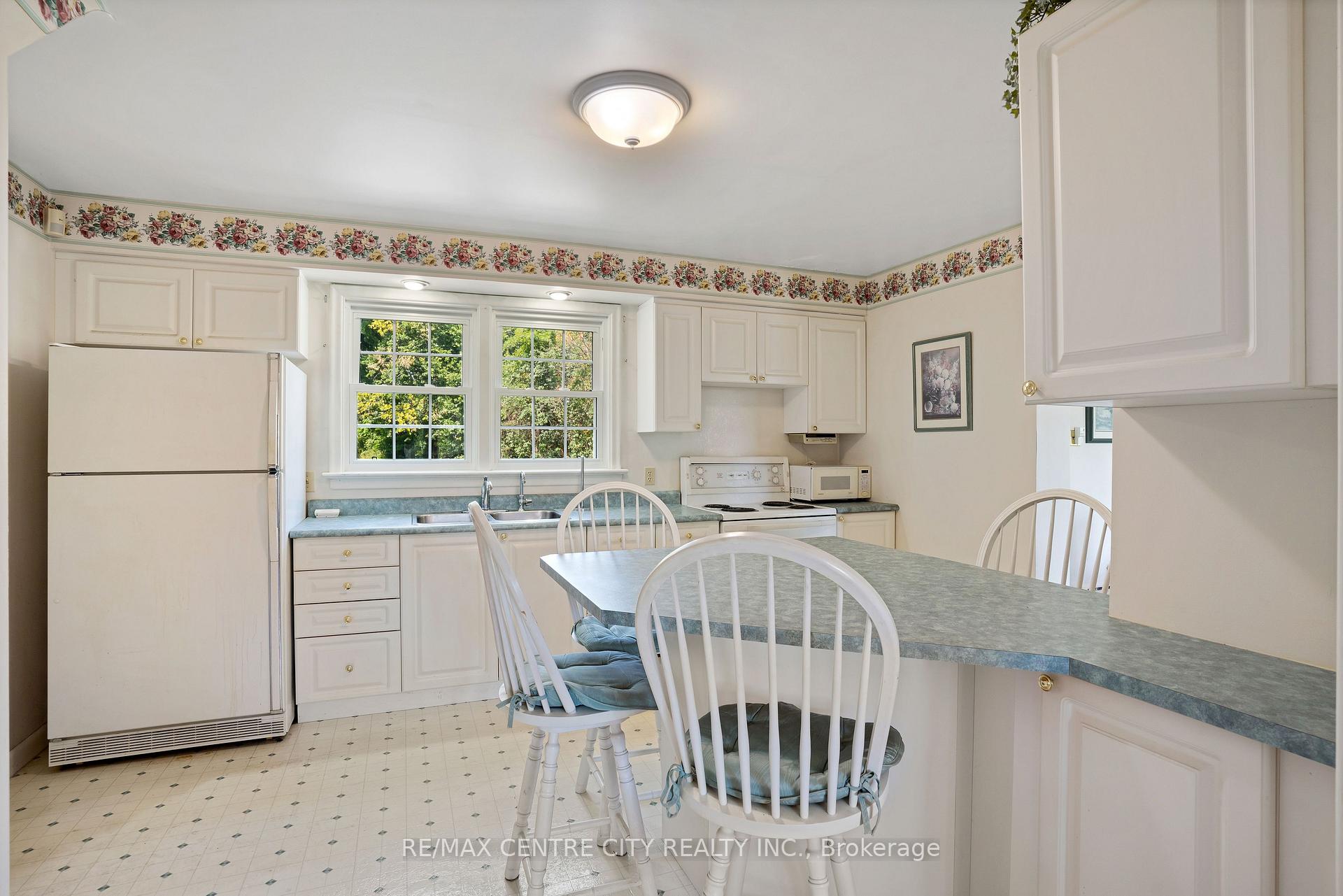 Photo 21 of 272 Sheldon Avenue N, Kitchener, Eastwood — HOMEH