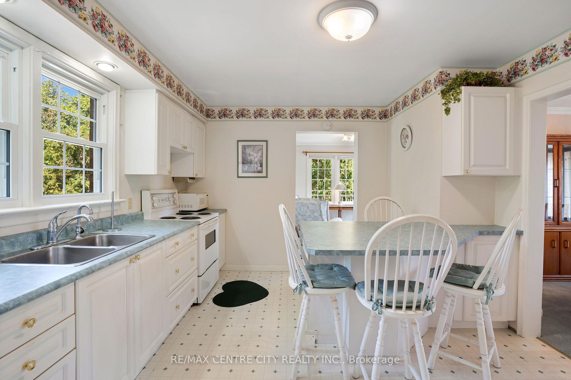Photo 22 of 272 Sheldon Avenue N, Kitchener, Eastwood — HOMEH