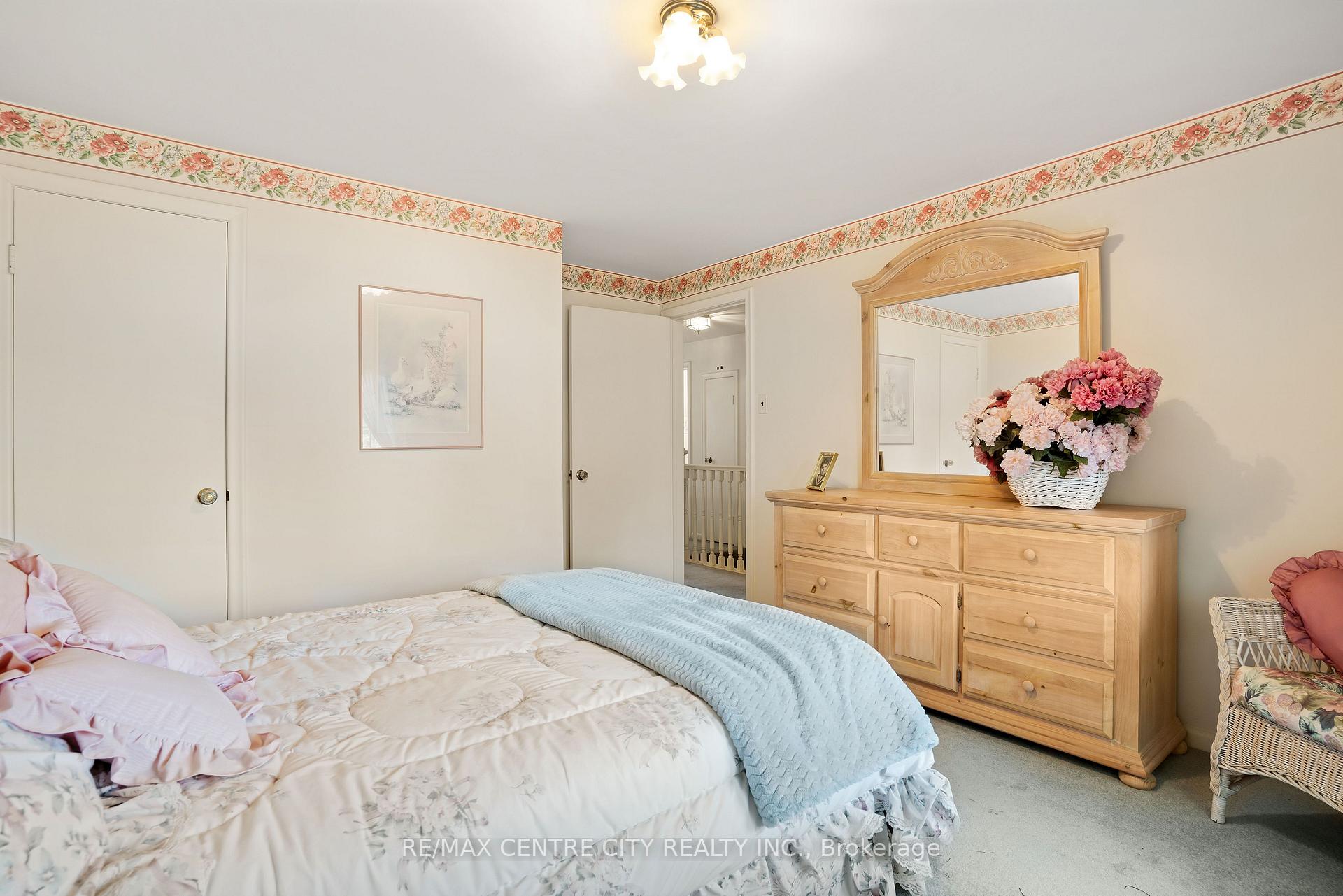 Photo 31 of 272 Sheldon Avenue N, Kitchener, Eastwood — HOMEH