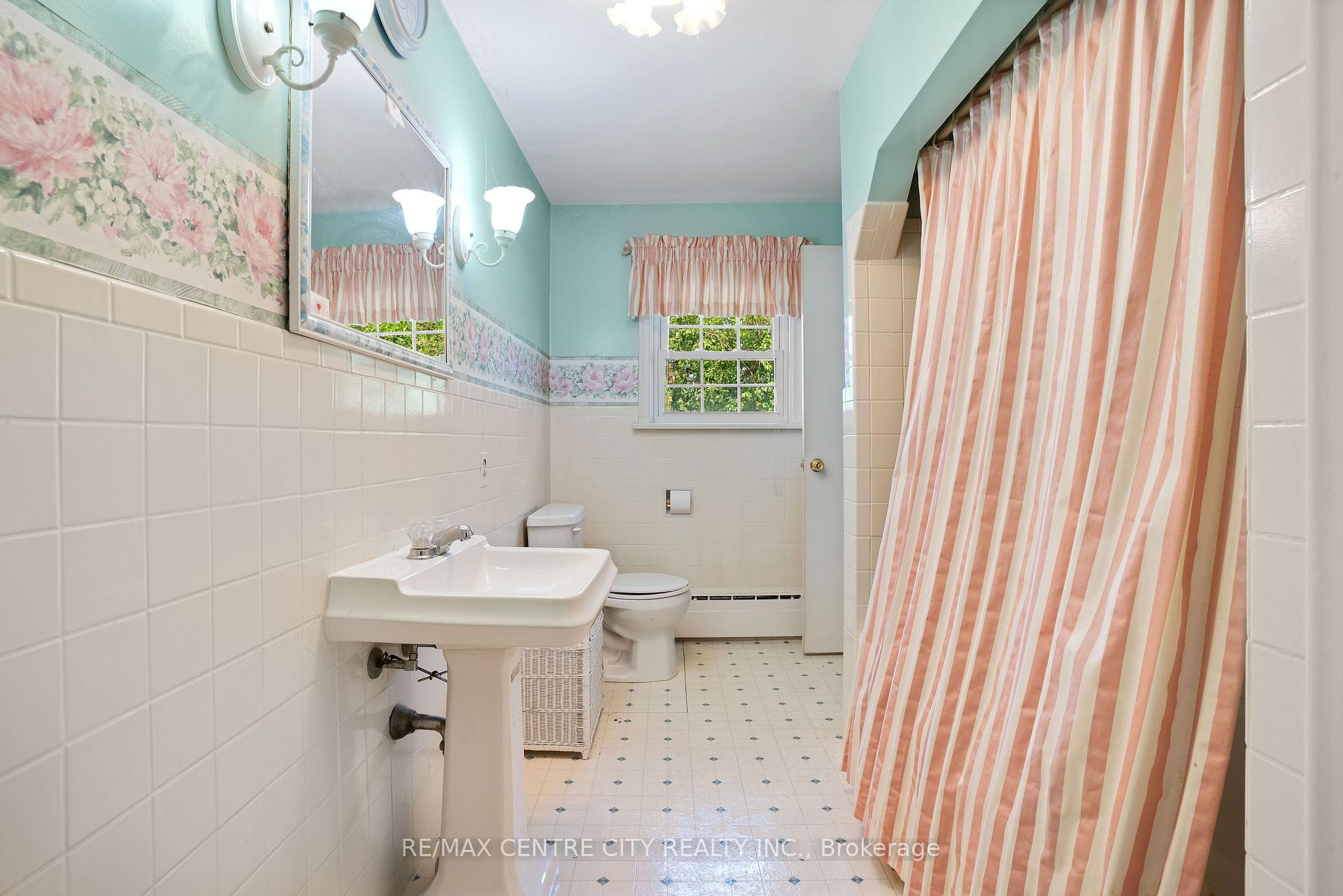 Photo 34 of 272 Sheldon Avenue N, Kitchener, Eastwood — HOMEH