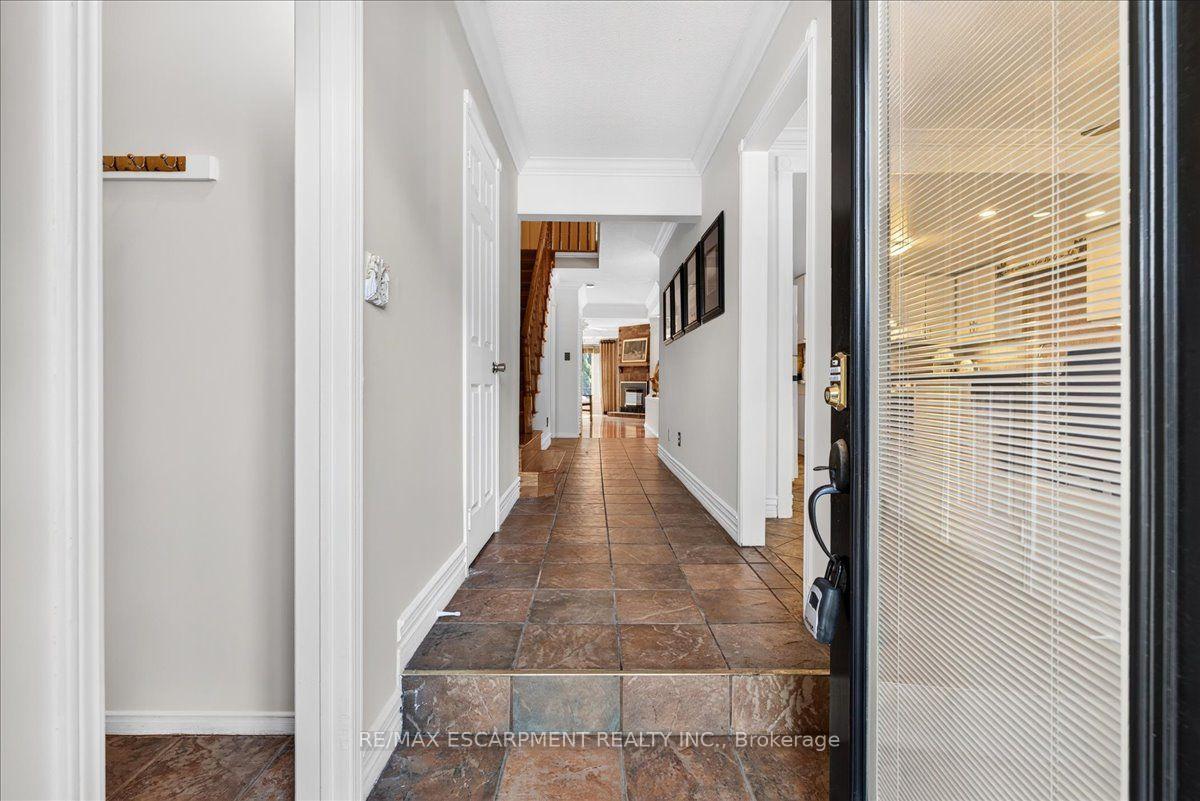 Photo 3 of 52 Sunvale Place, Hamilton, Stoney Creek — HOMEH