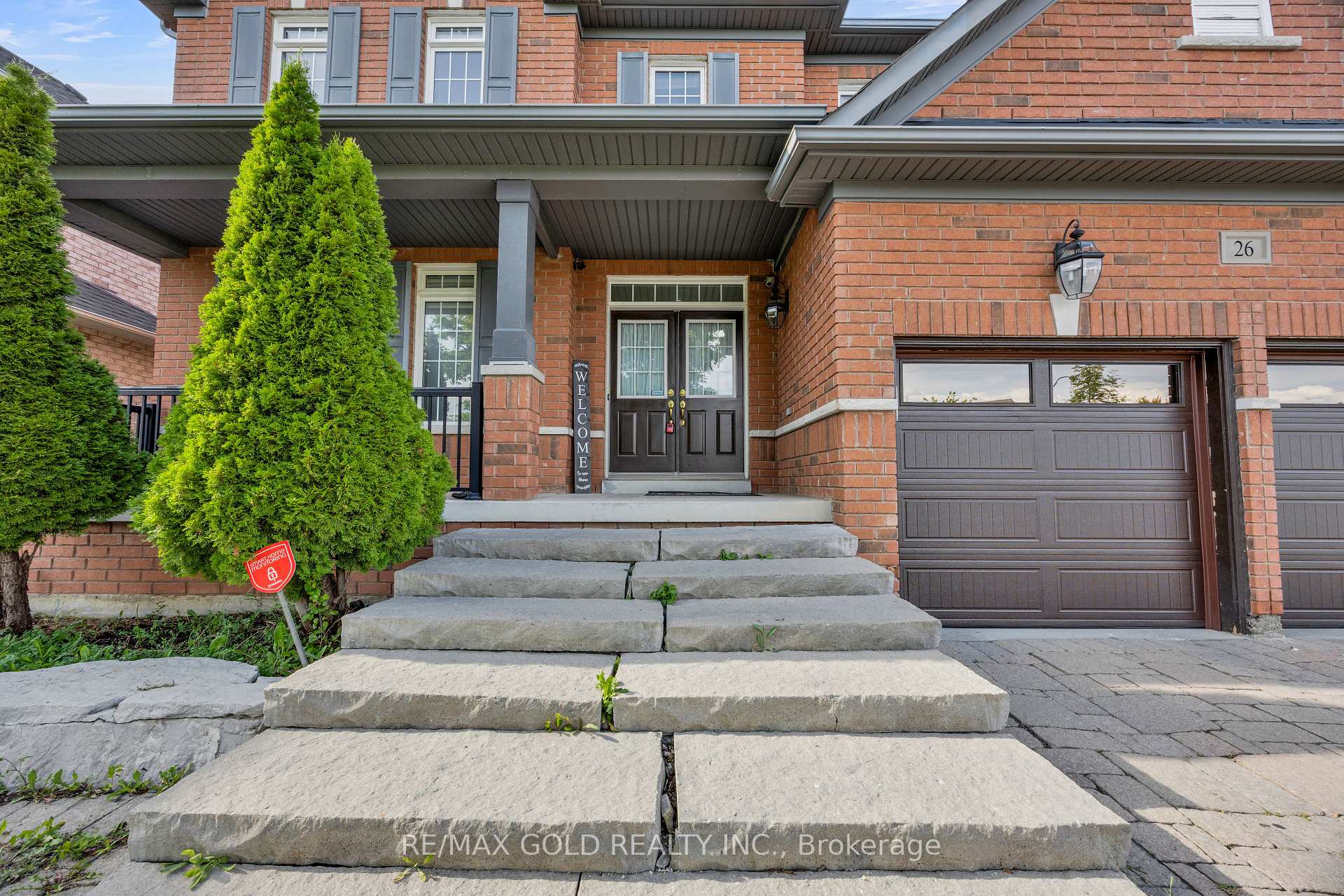 Photo 3 of 26 Mount Royal Circle, Brampton, Vales of Castlemore — HOMEH